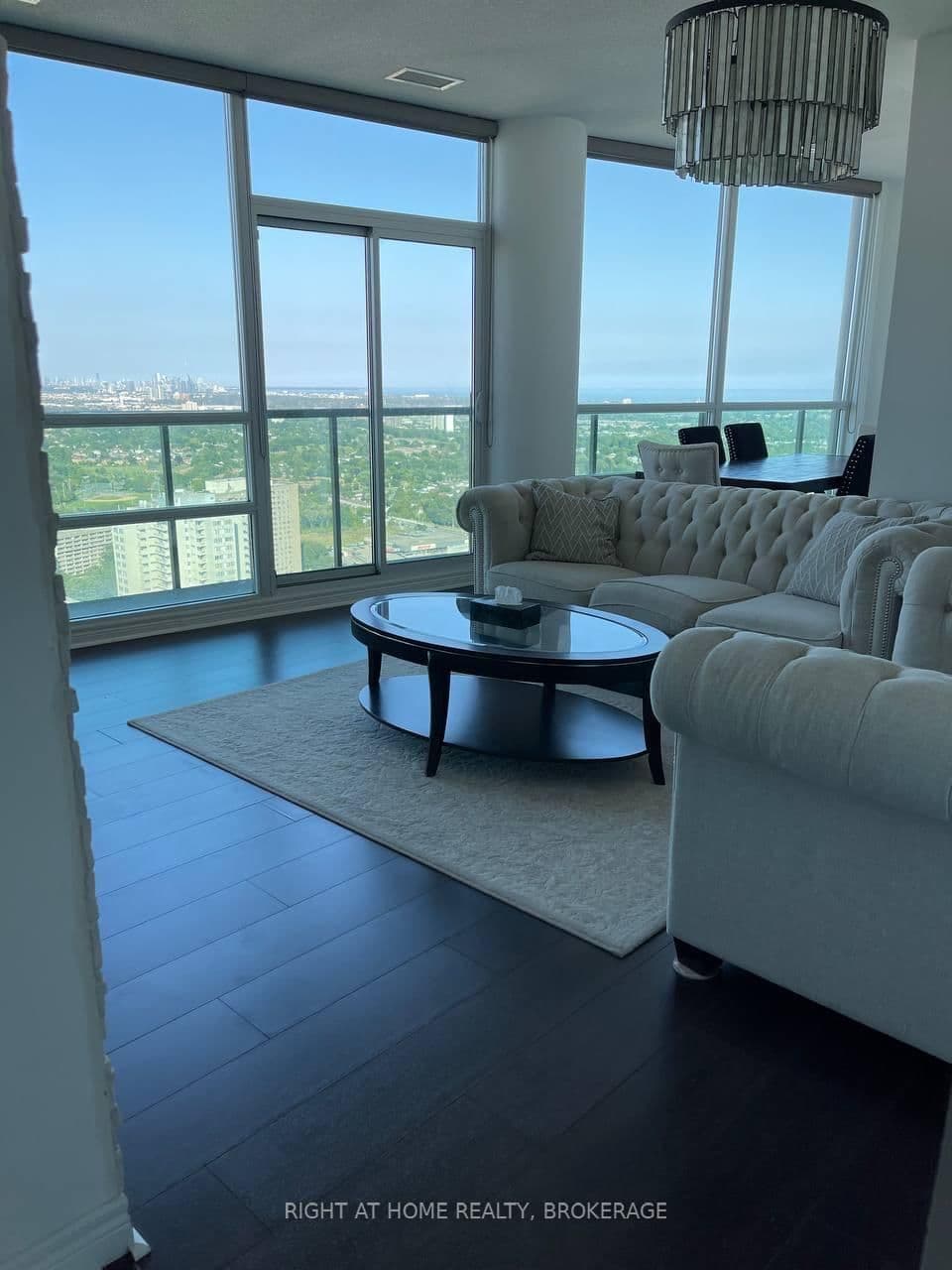 #PH101 - 208 Enfield Place