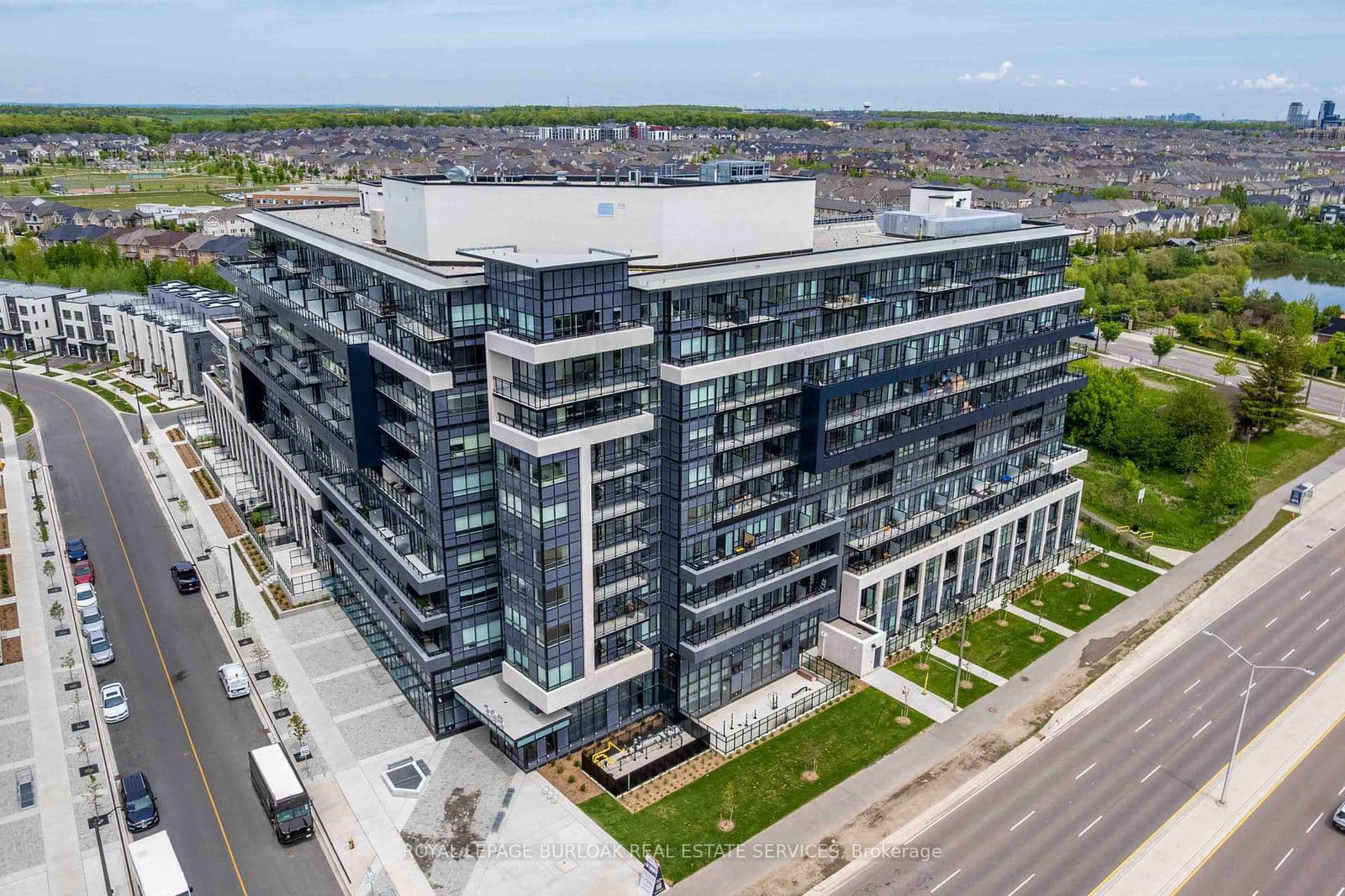 395 Dundas Street W, Unit PH21