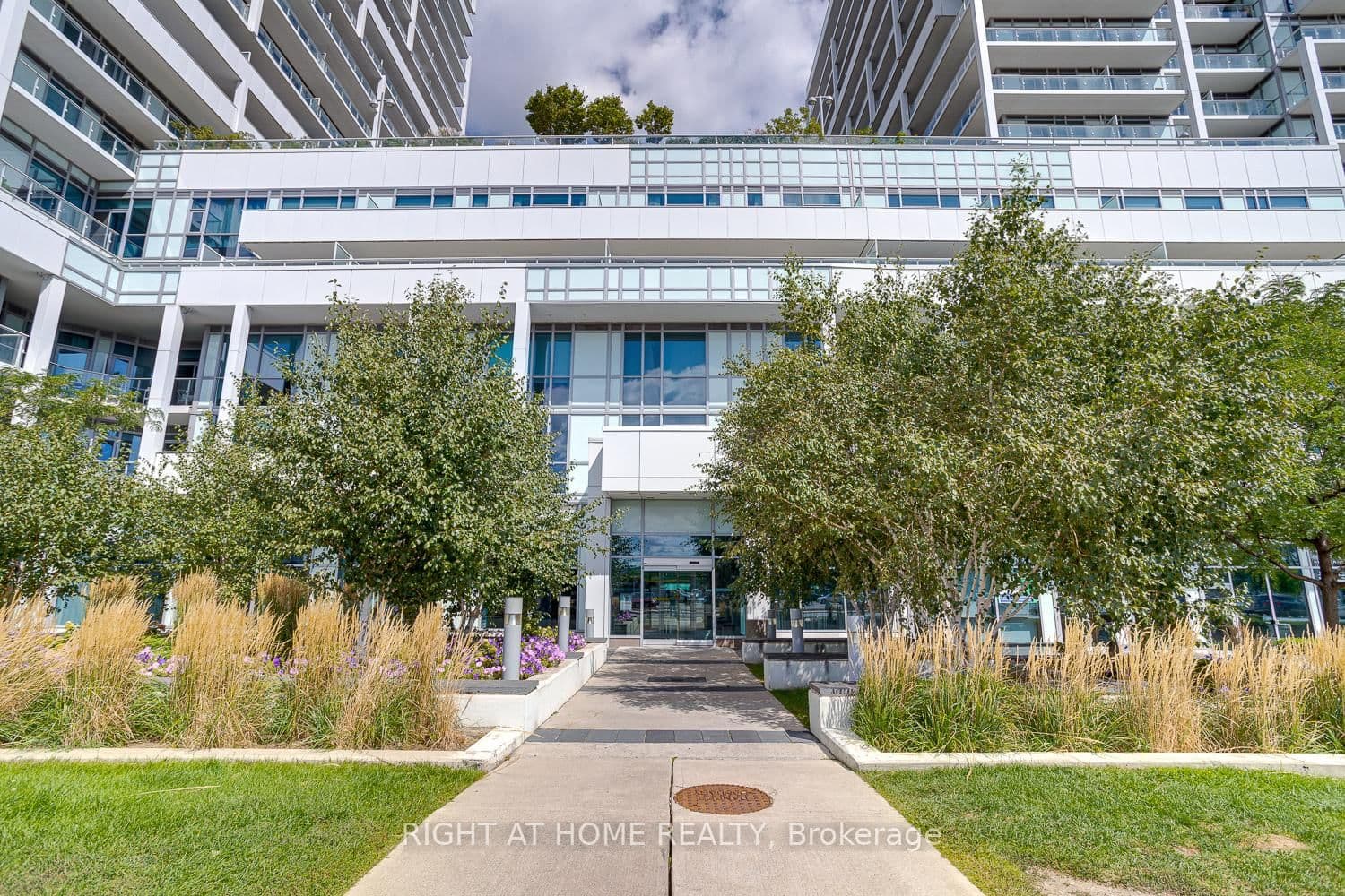 55 Speers Road S, Unit 1705