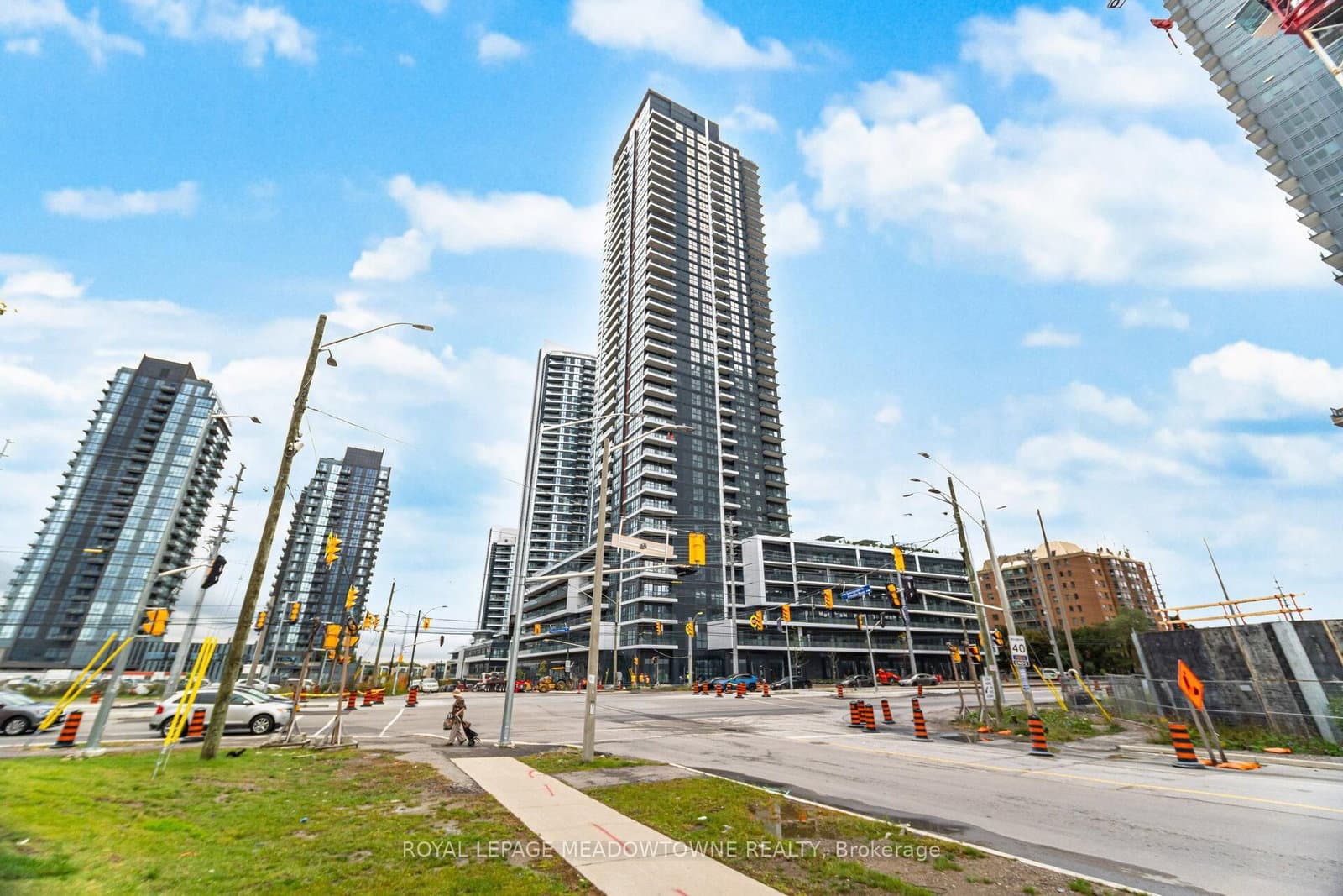 15 Watergarden Drive, Unit 207