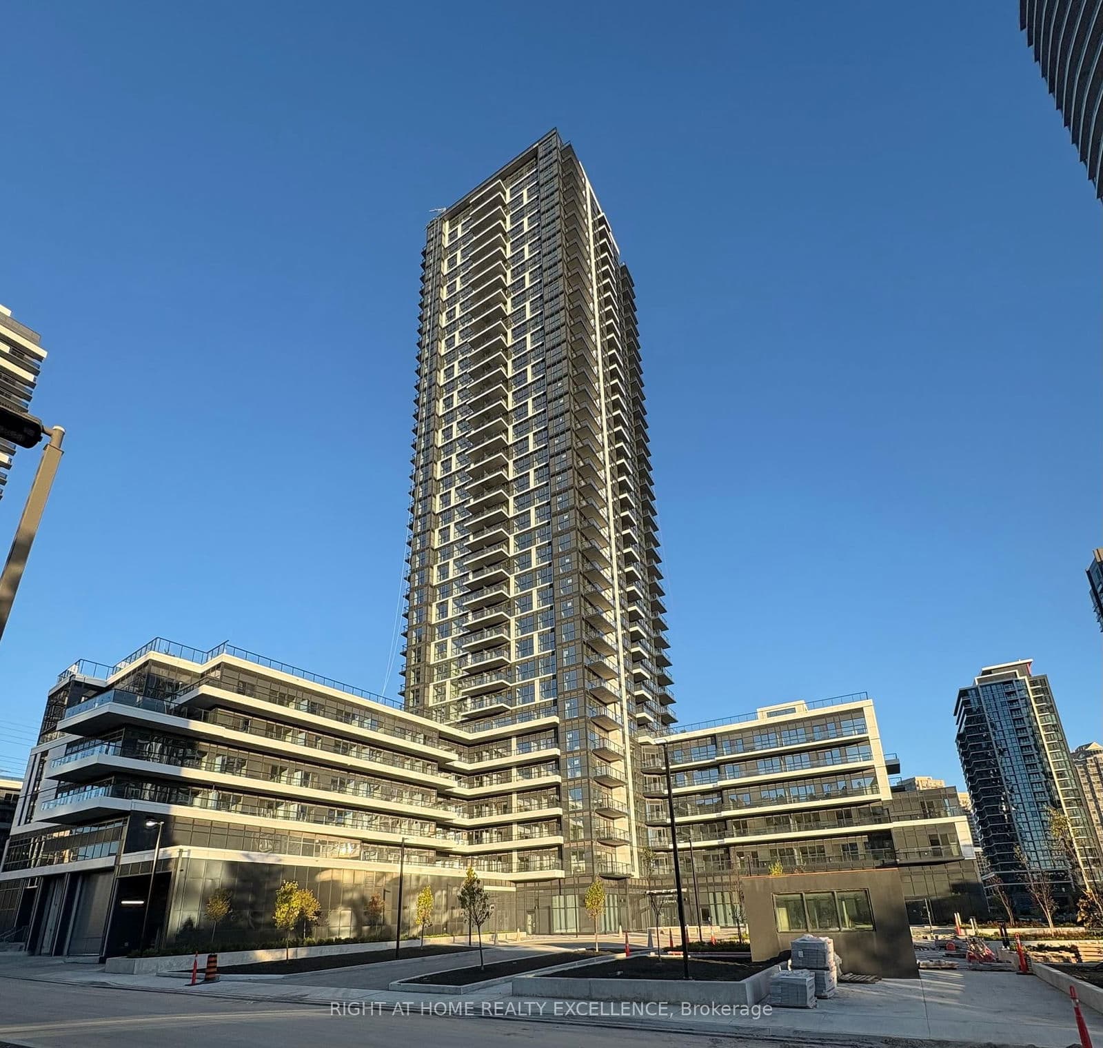 15 Watergarden Drive, Unit 418