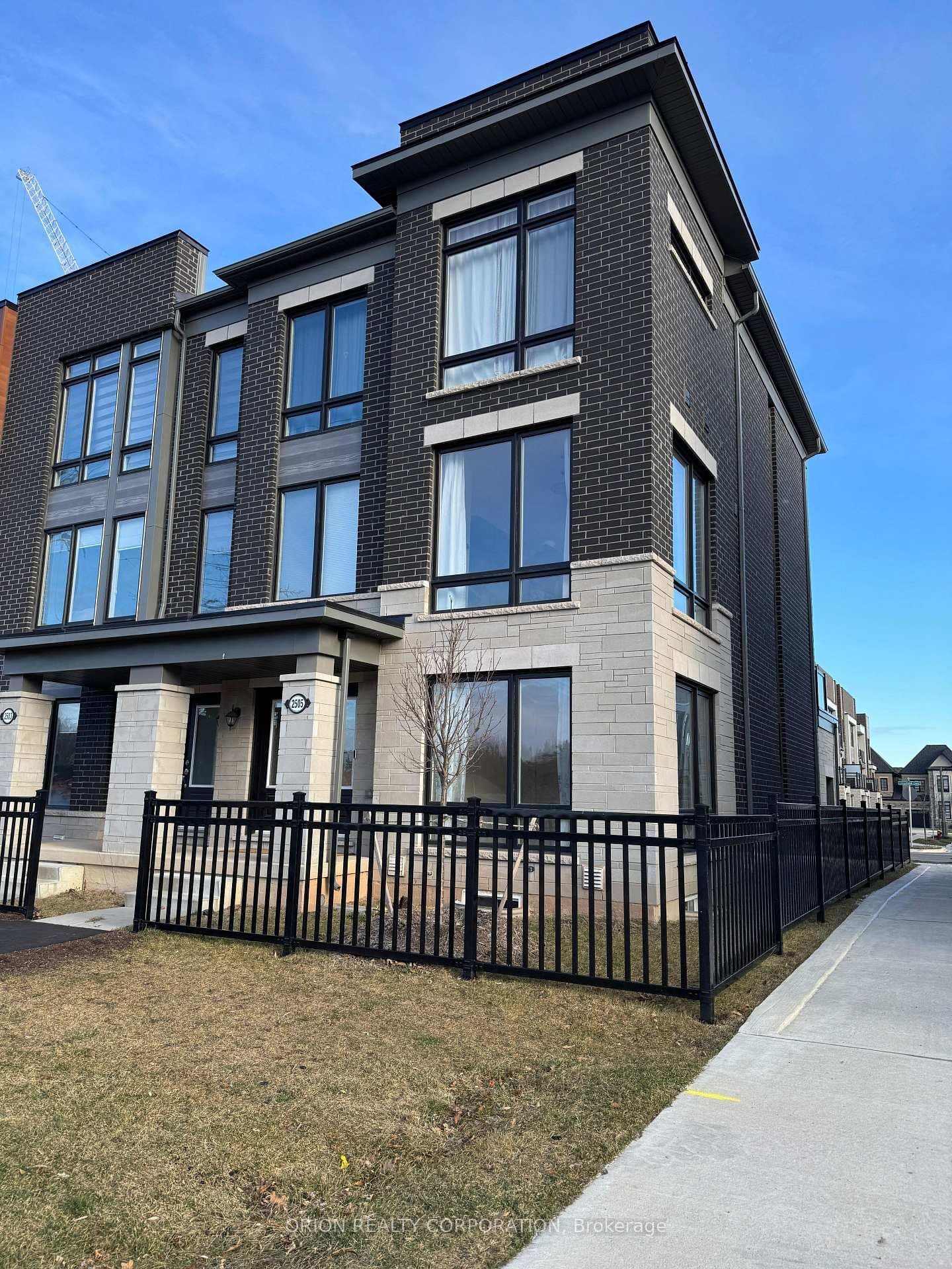 2505 Littlefield Crescent