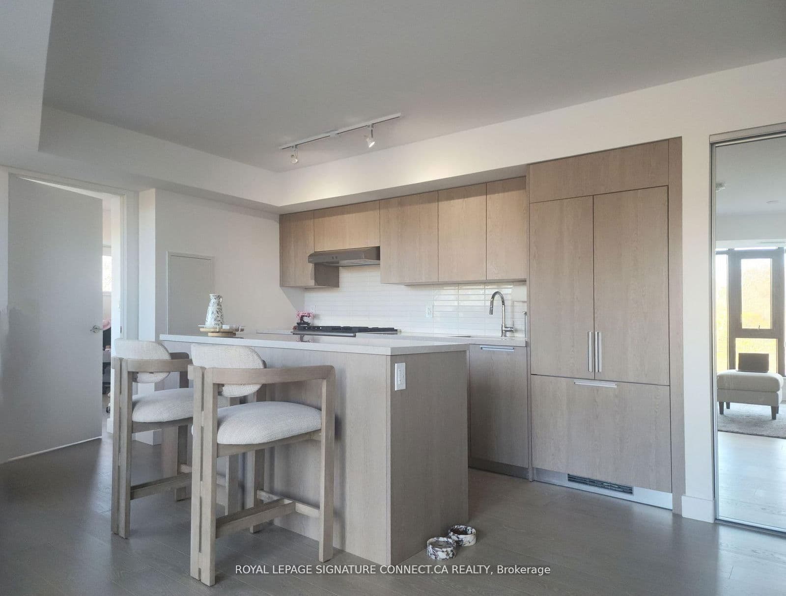 160 Kingsway Crescent, Unit 214