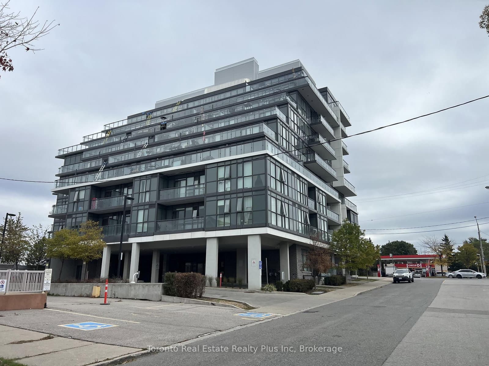 16 Mcadams Avenue, Unit 803