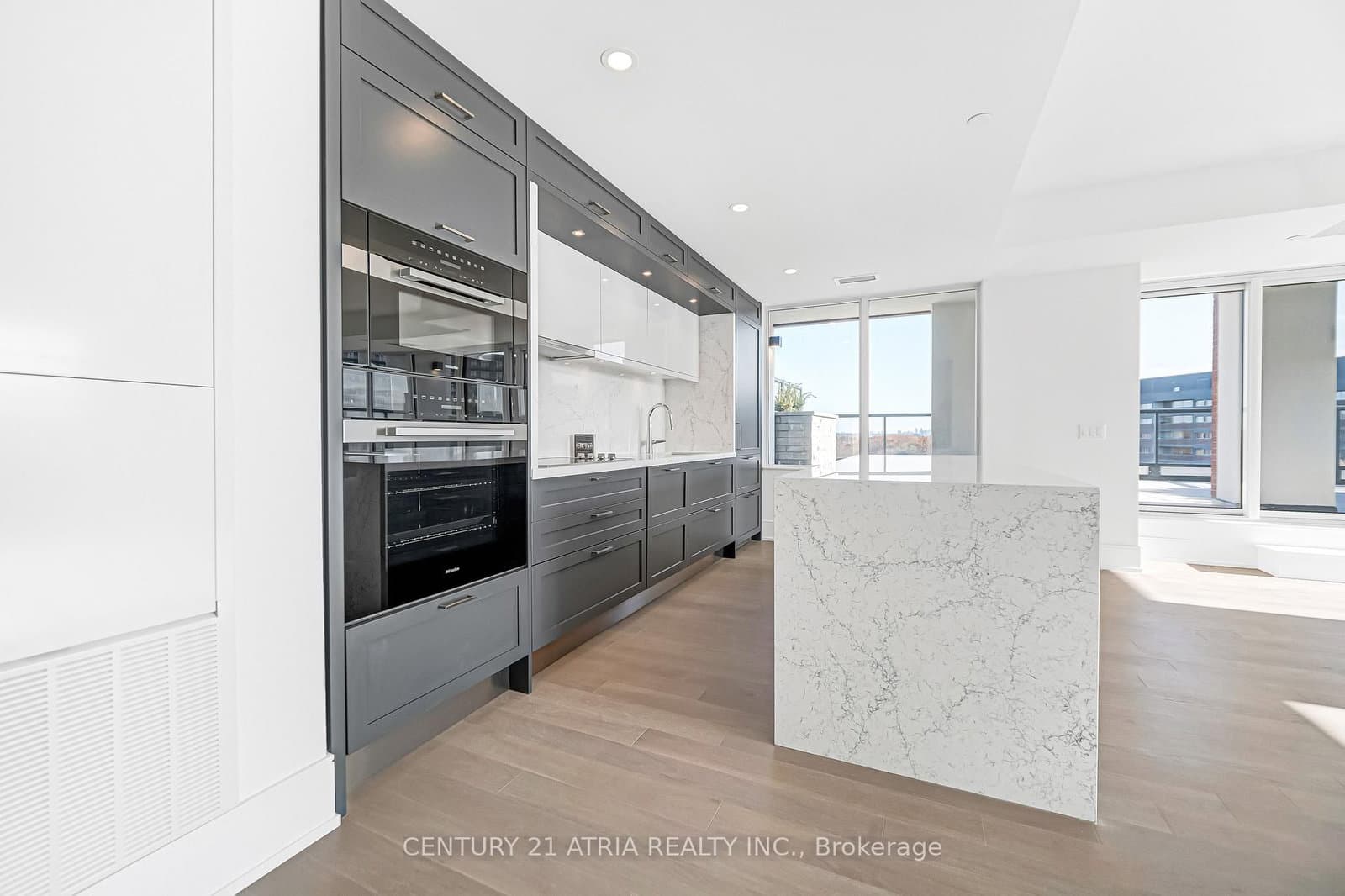 259 The Kingsway, Unit 606