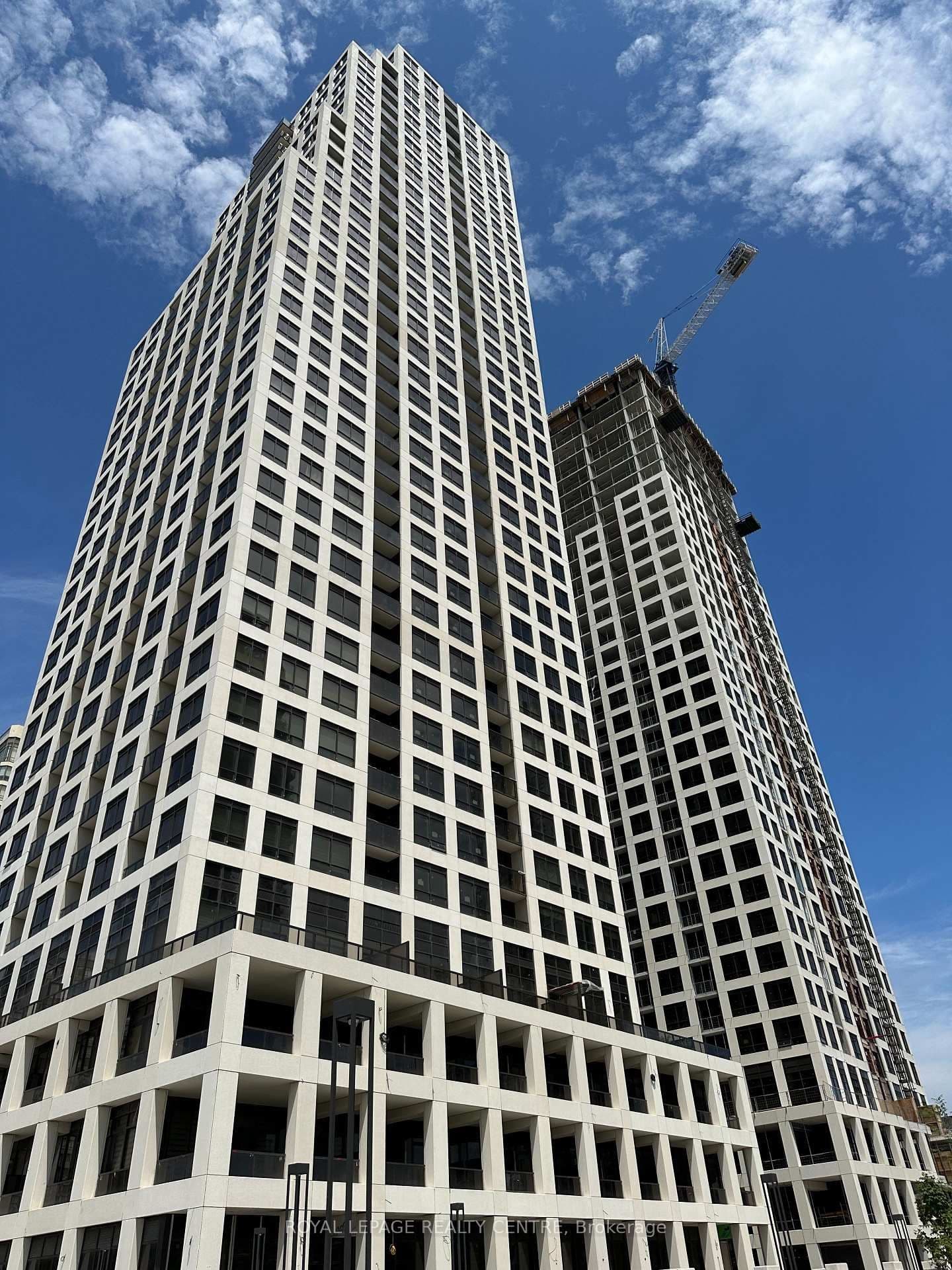 36 ELM Drive W, Unit 1903