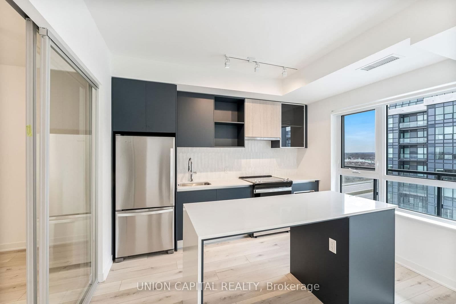 395 Dundas Street W, Unit 618