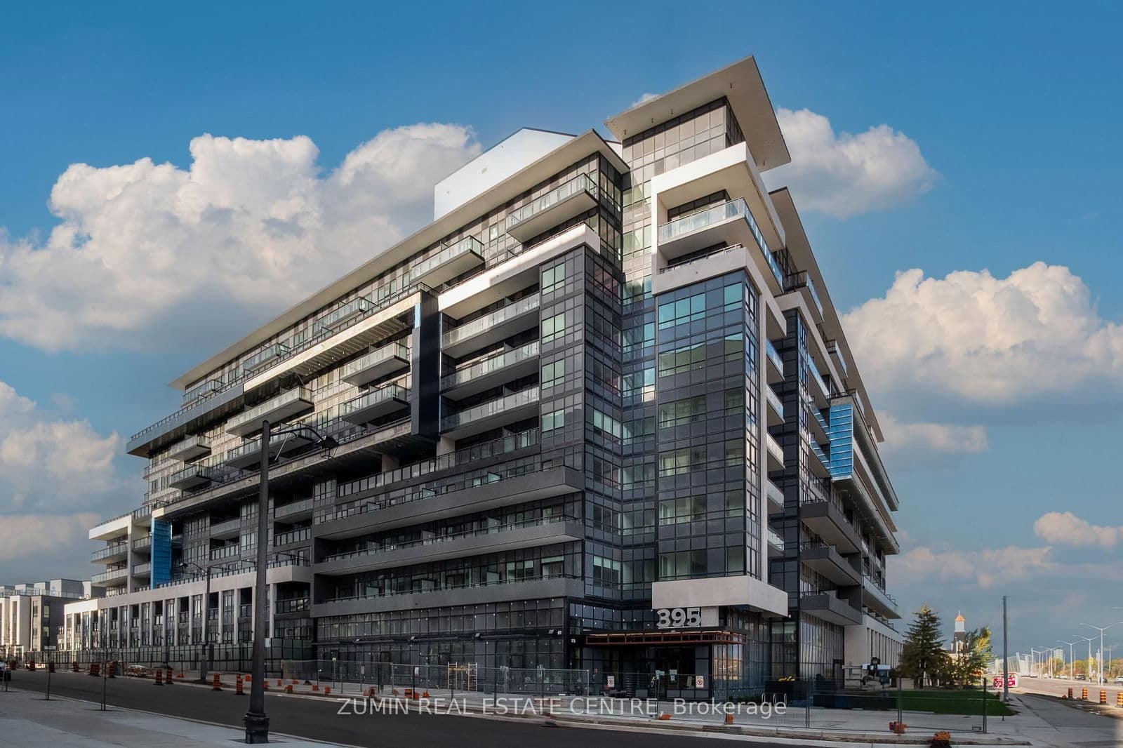 395 Dundas Street W, Unit 110