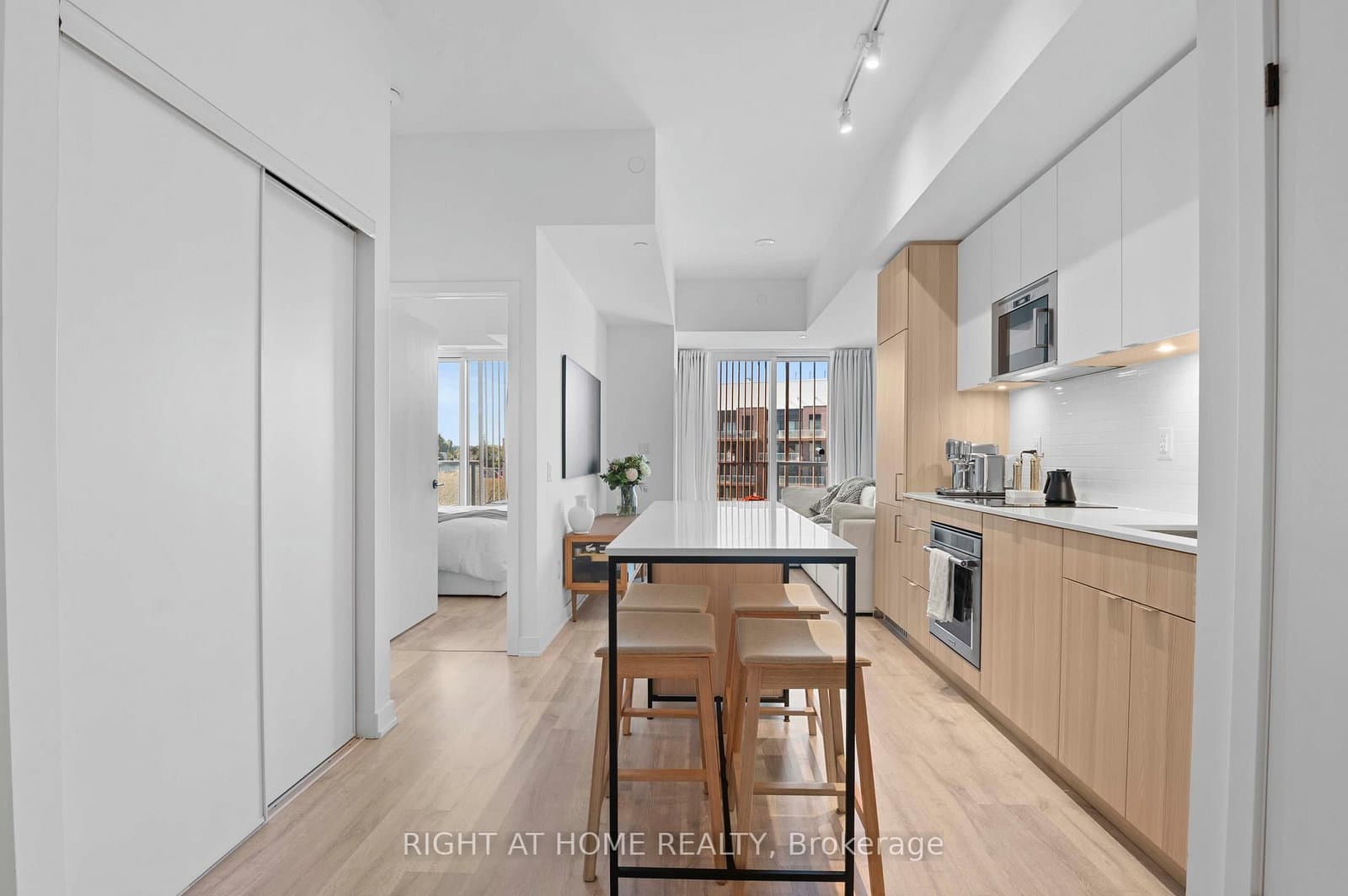 #403 - 220 Missinnihe Way