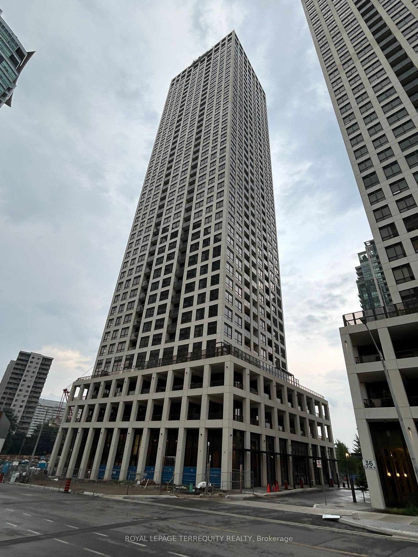 30 W Elm Drive W, Unit 307