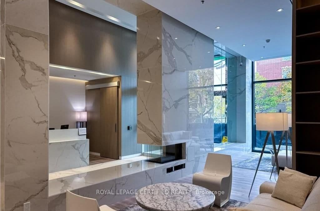 370 Martha Street E, Unit 202