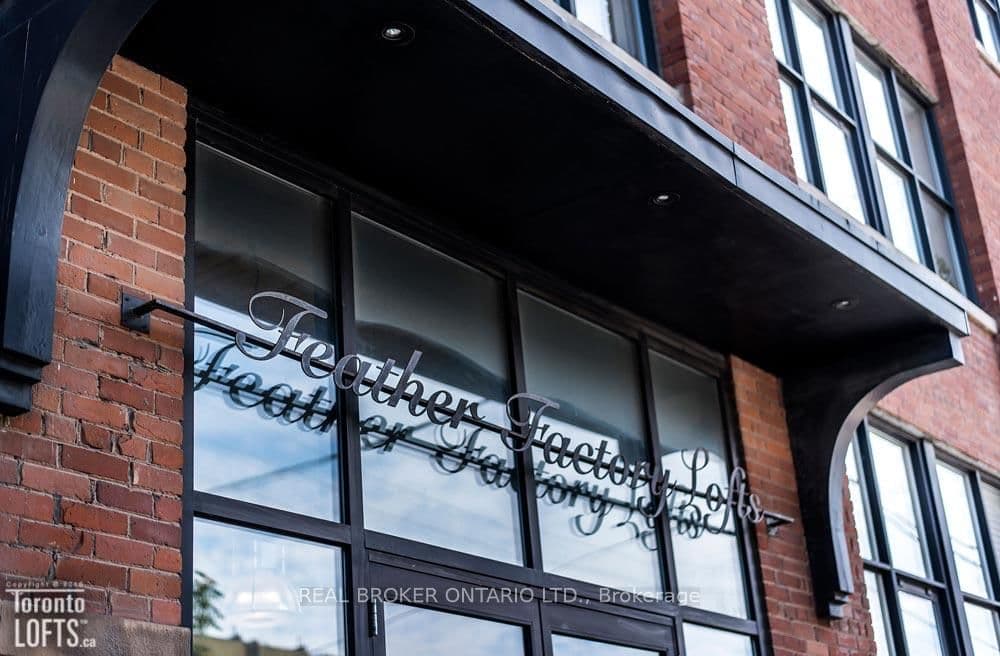 #PH3 - 2154 Dundas Street W