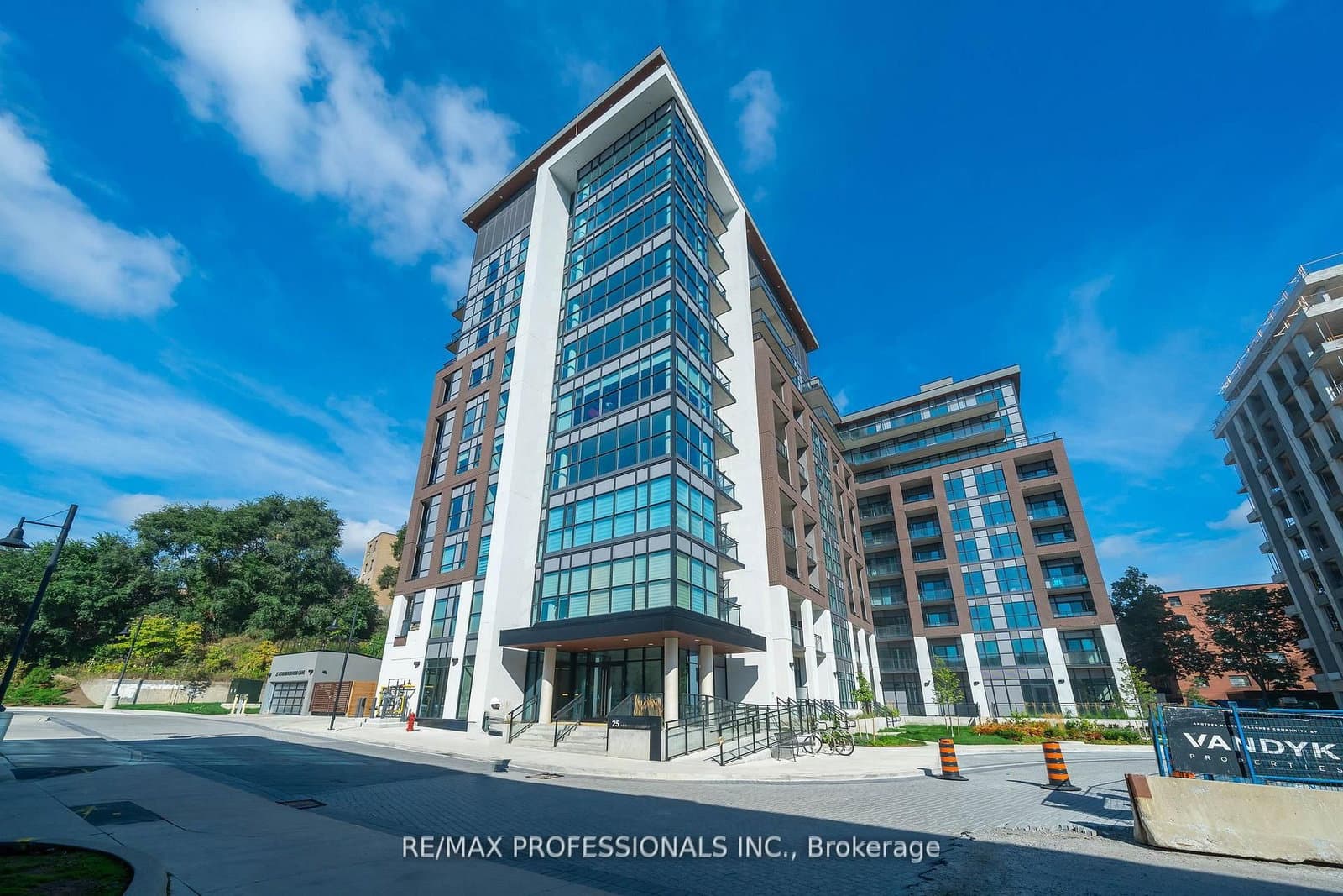 #901 - 25 Neighbourhood Lane