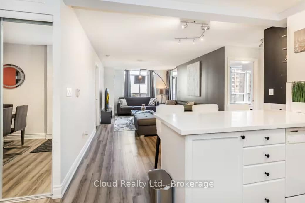 #933 - 3888 Duke Of York Boulevard