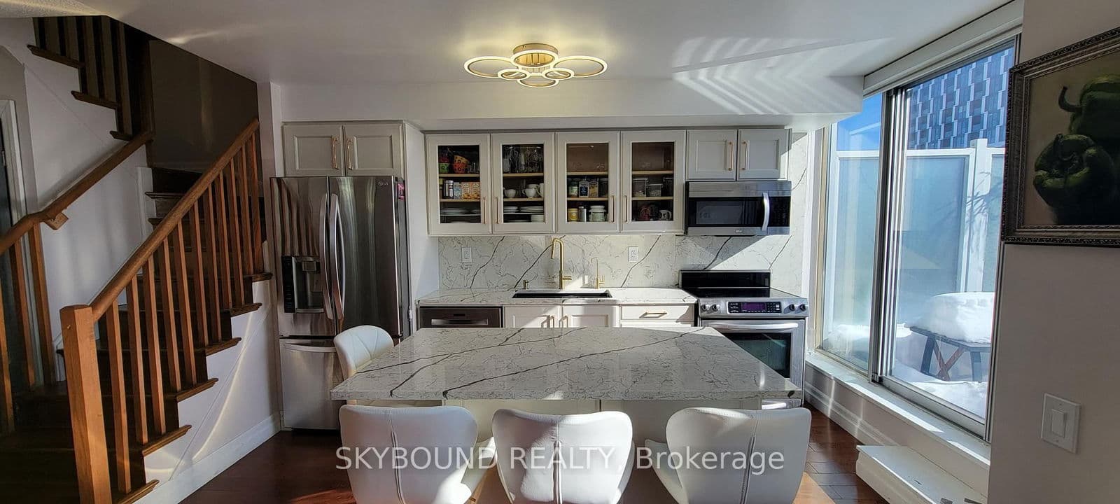 #919 - 1040 The Queensway