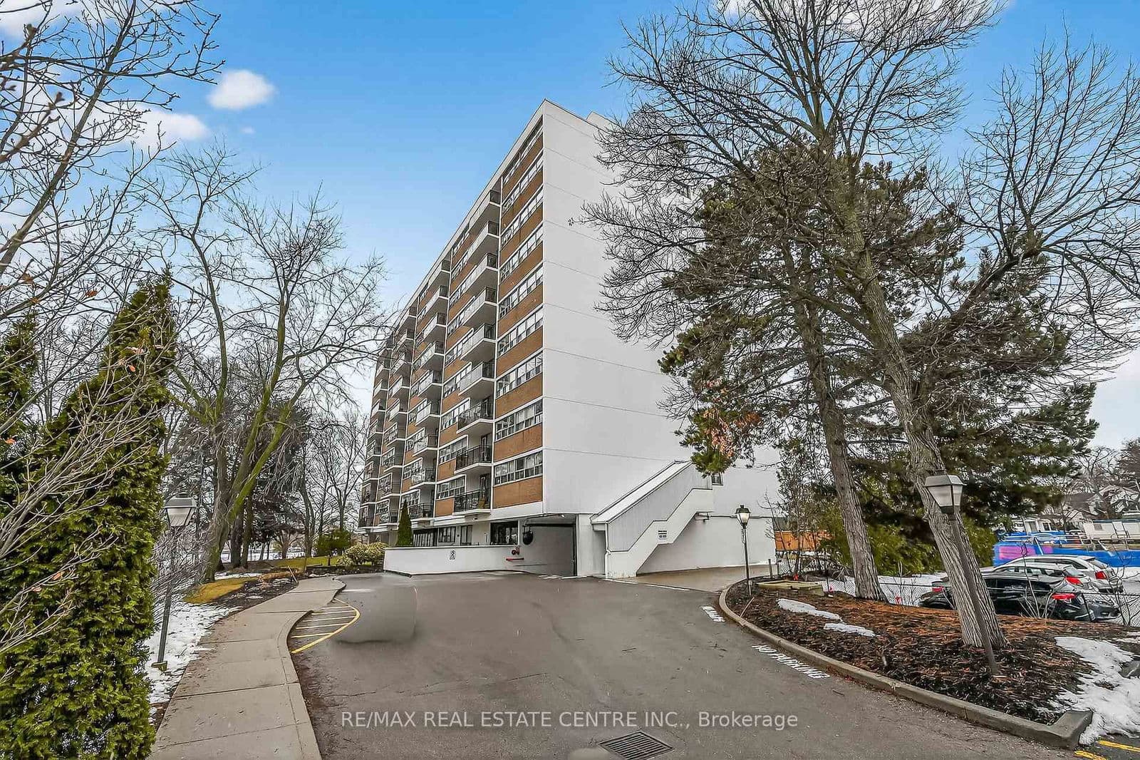 #702 - 212 Kerr Street