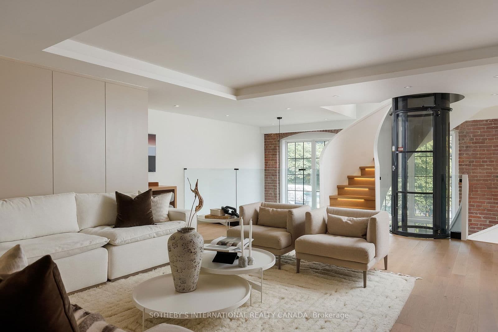 #339 - 1100 Lansdowne Avenue