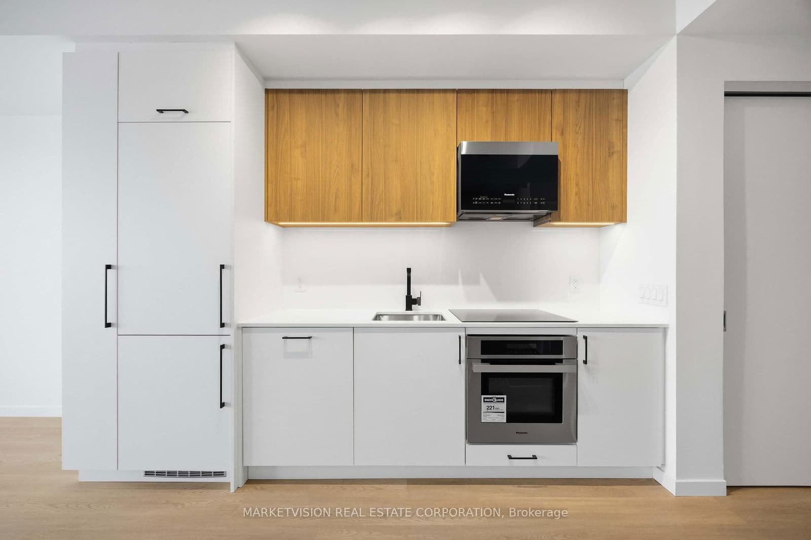 #318 - 689 The Queensway