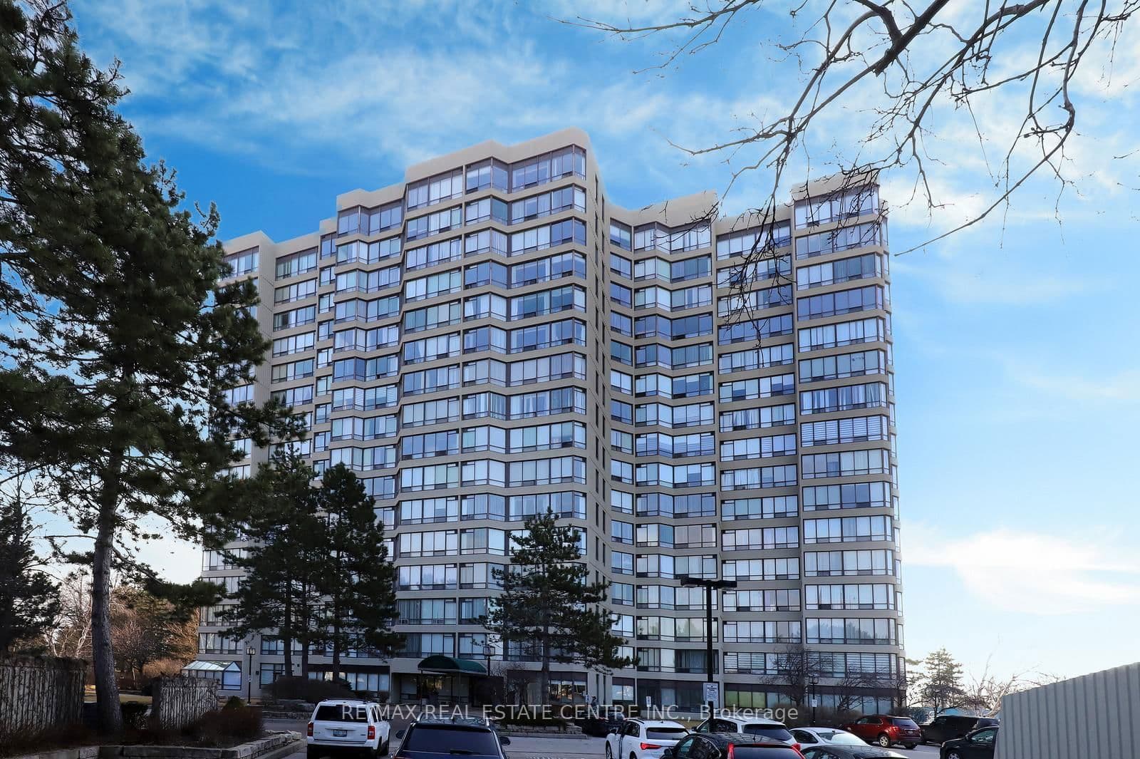 #1704 - 26 Hanover Road