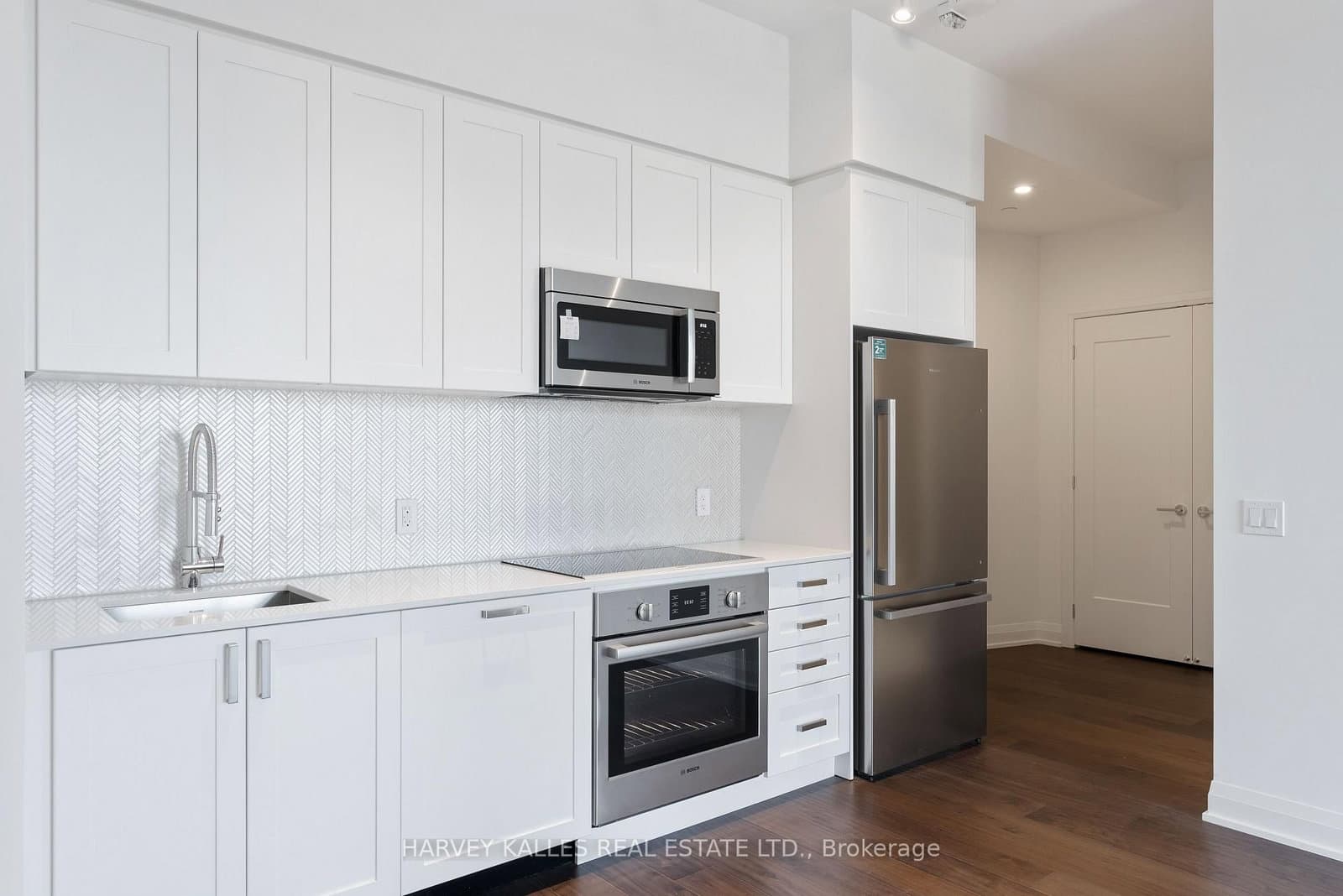 #707 - 293 The Kingsway