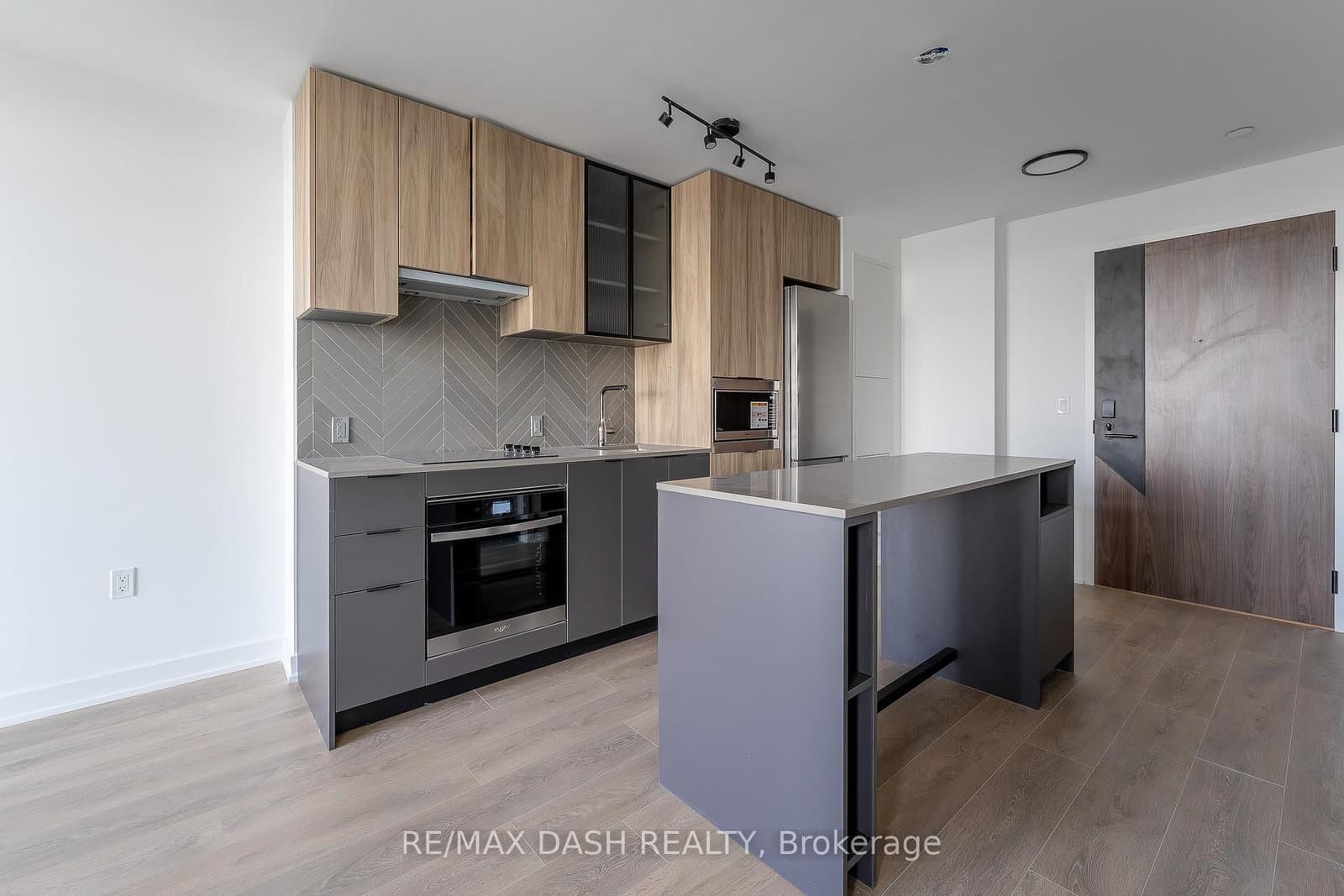 1037 THE QUEENSWAY Avenue, Unit 1008