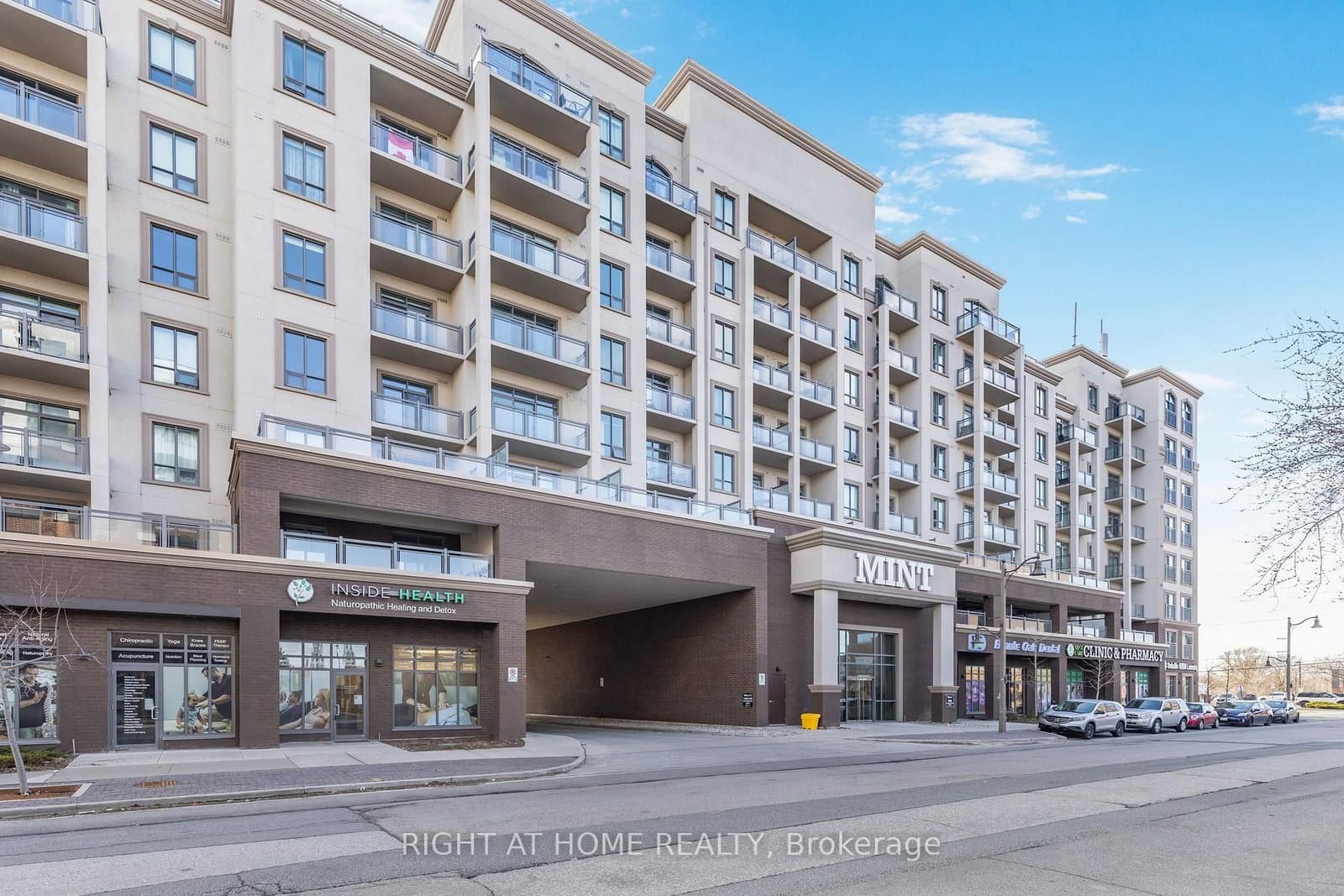 #423 - 2486 Old Bronte Road