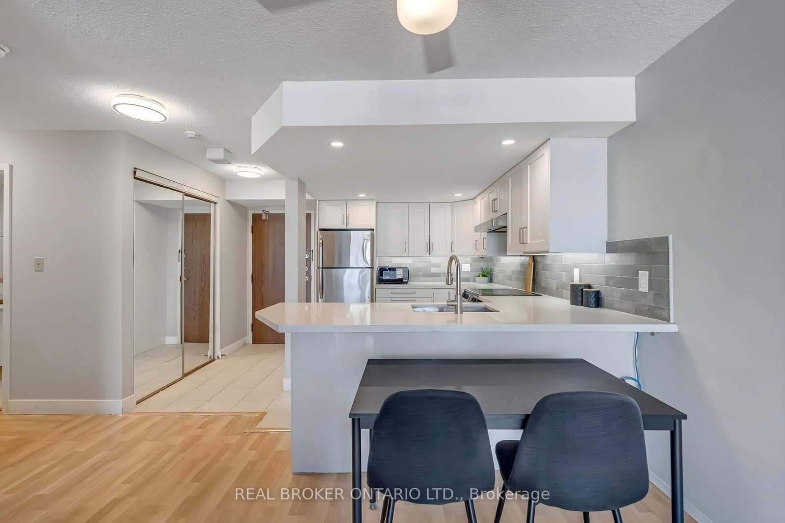 #903 - 25 Agnes Street