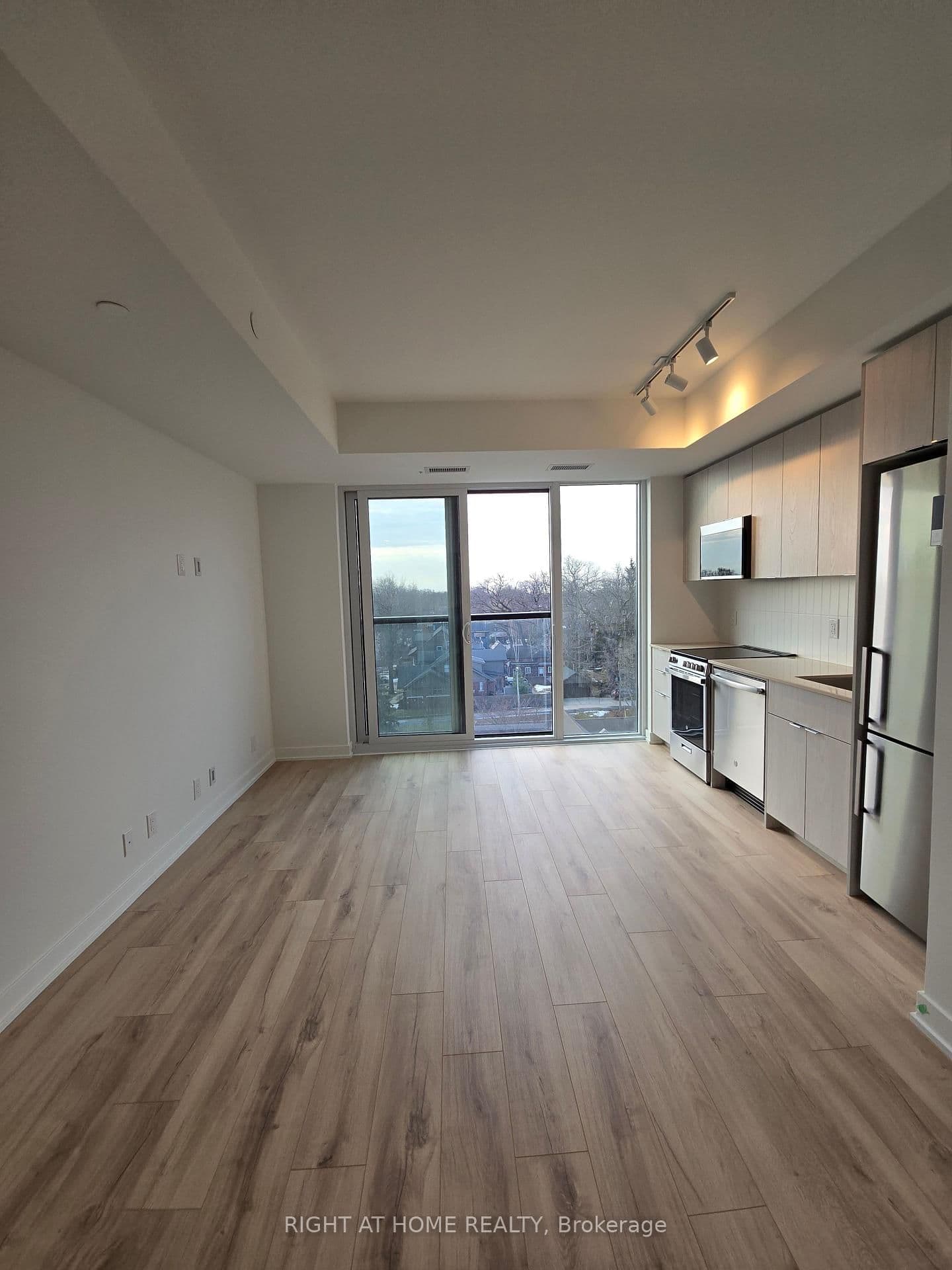 1660 Bloor Street W, Unit 808