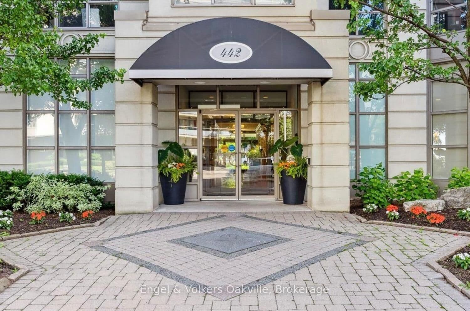 #1402 - 442 Maple Avenue