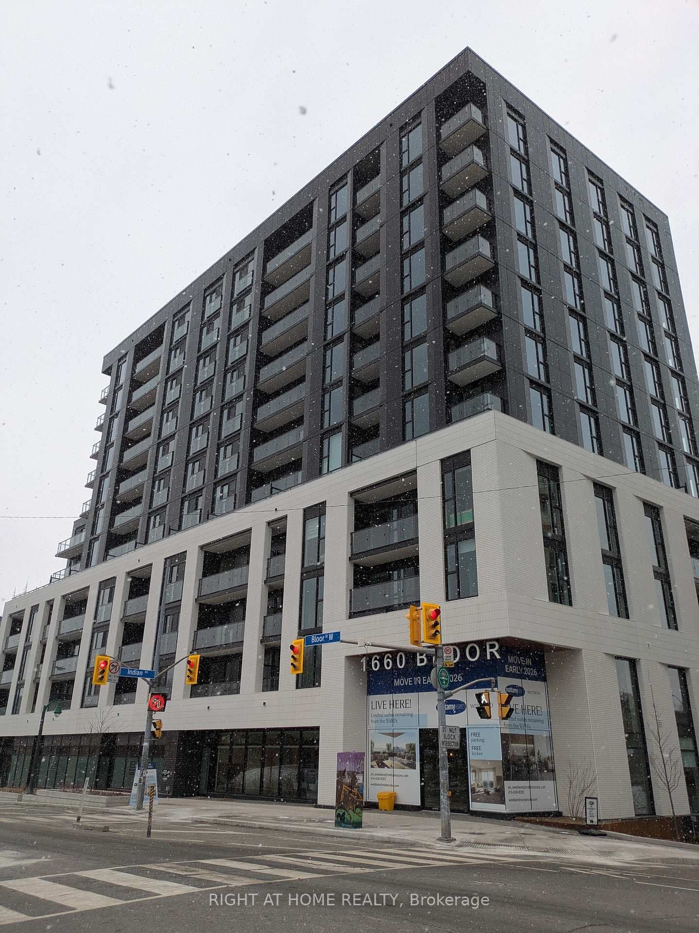 1660 Bloor Street W, Unit 906