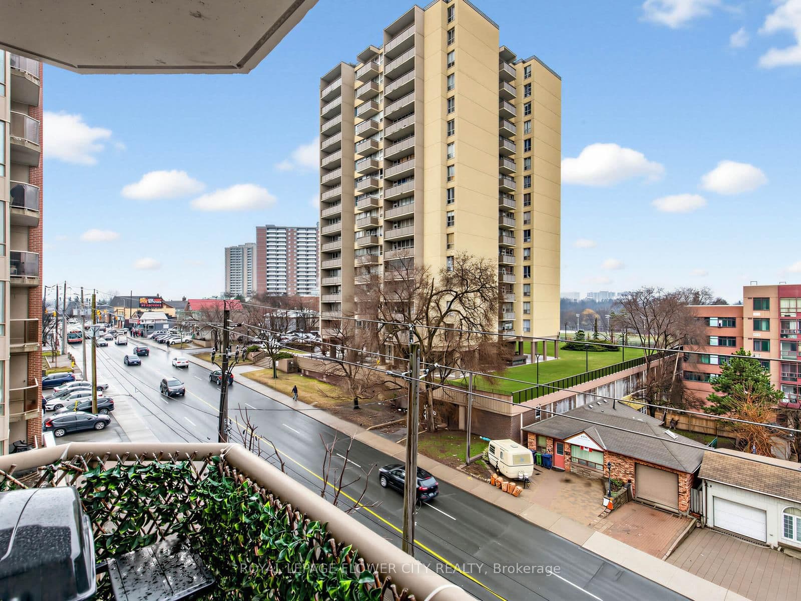 #404 - 2088 Lawrence Avenue W