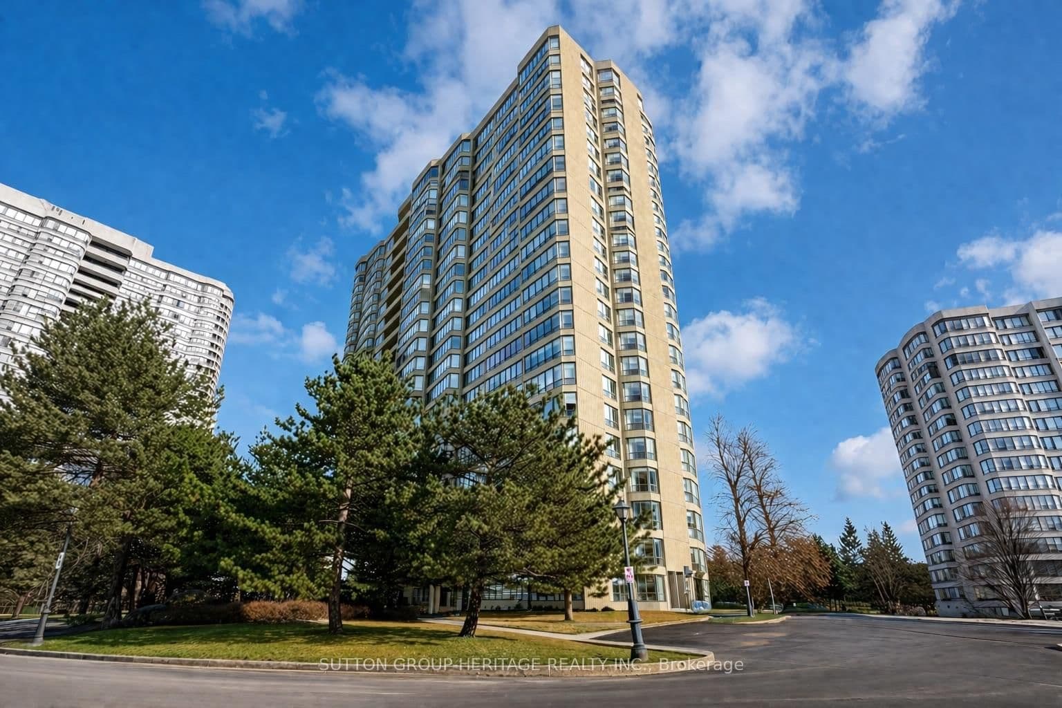 #1405 - 24 Hanover Road