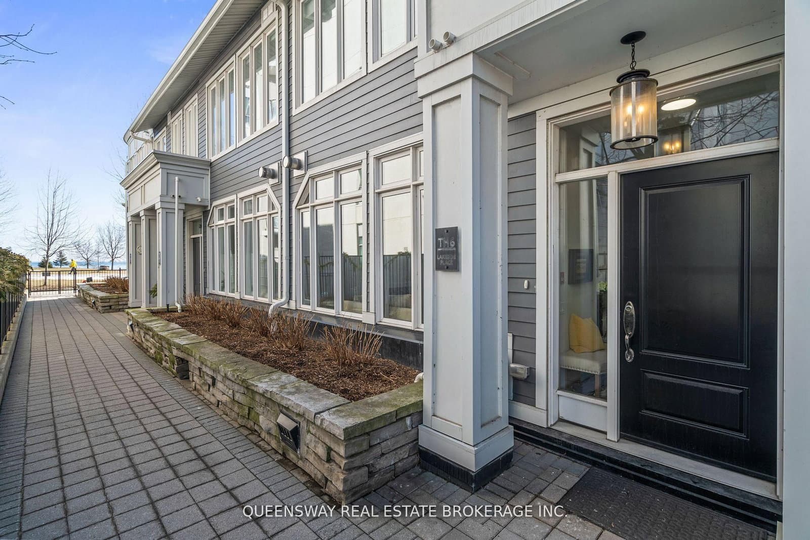 #TH6 - 2067 Lake Shore Boulevard