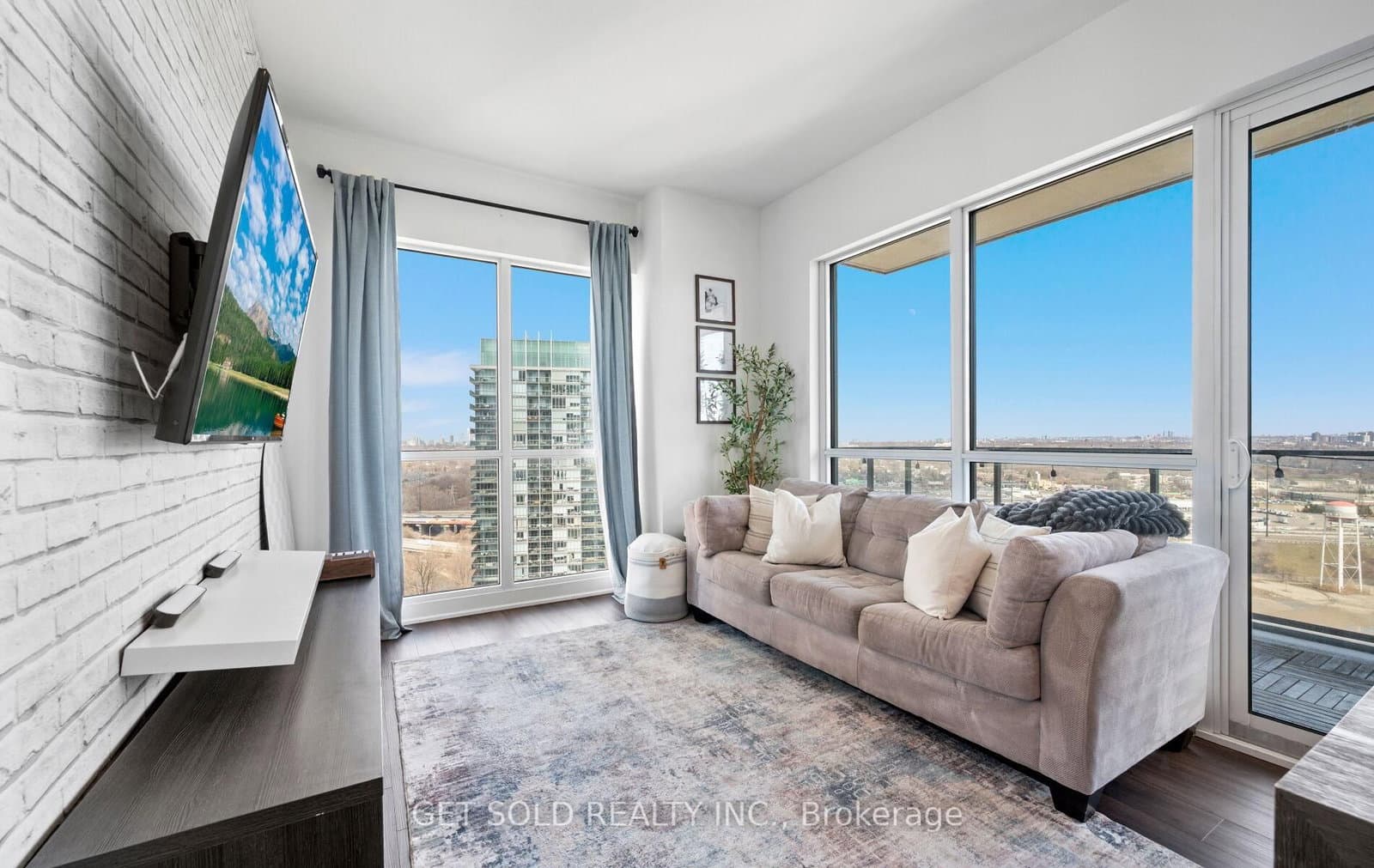 #2407 - 10 Park Lawn Road