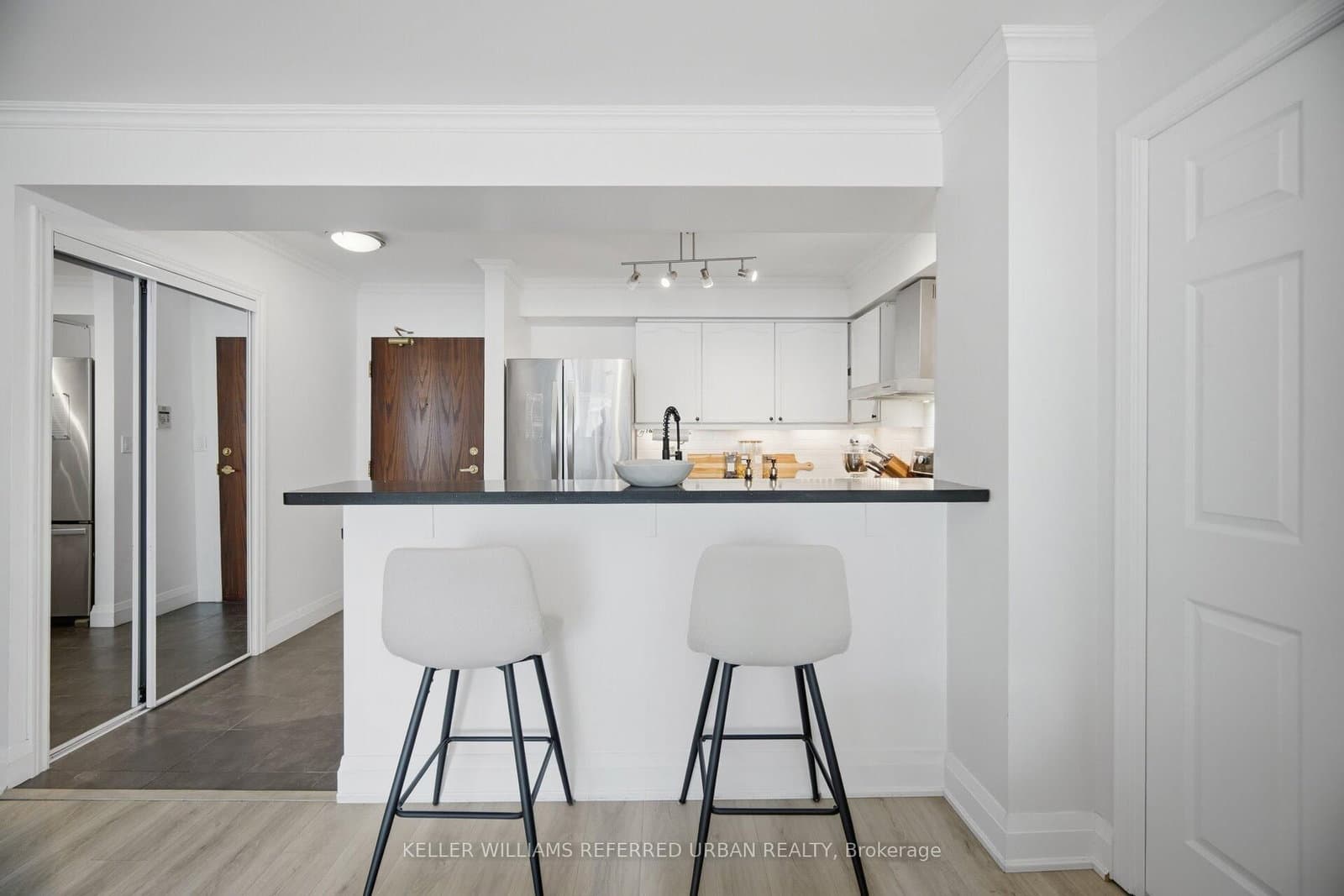 #707 - 190 Manitoba Street