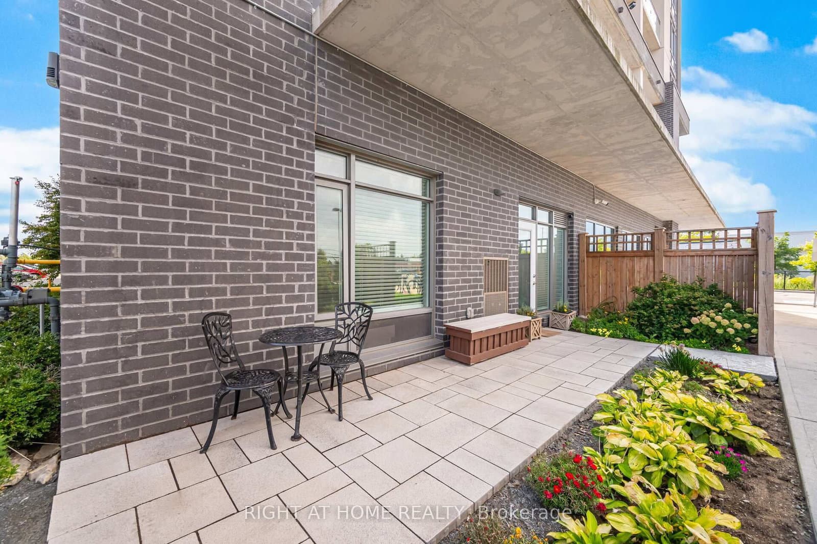 #101 - 716 Main St E