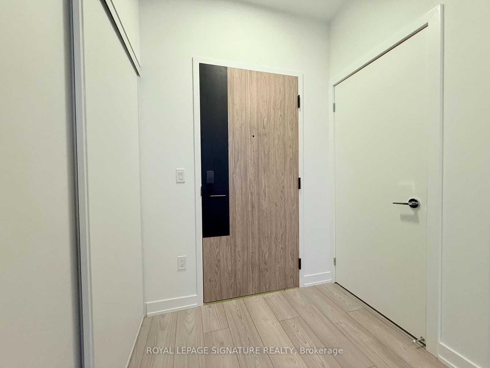 1007 The Queensway, Unit 923