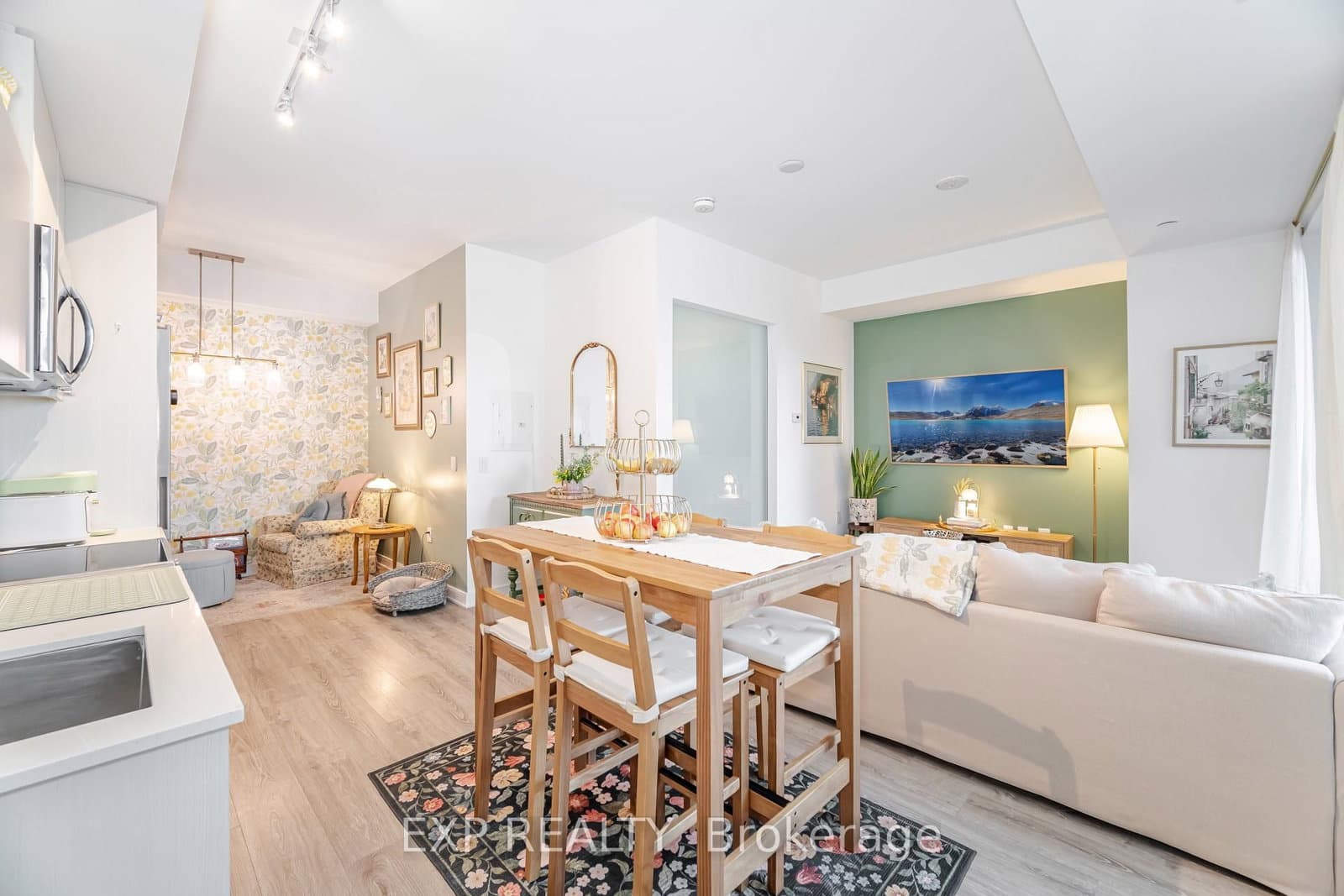 #812 - 25 Neighbourhood Lane