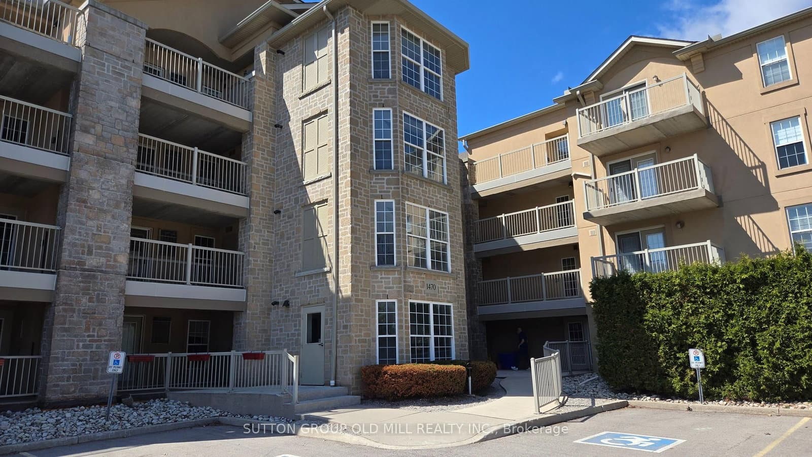 #208 - 1470 Bishops Gate