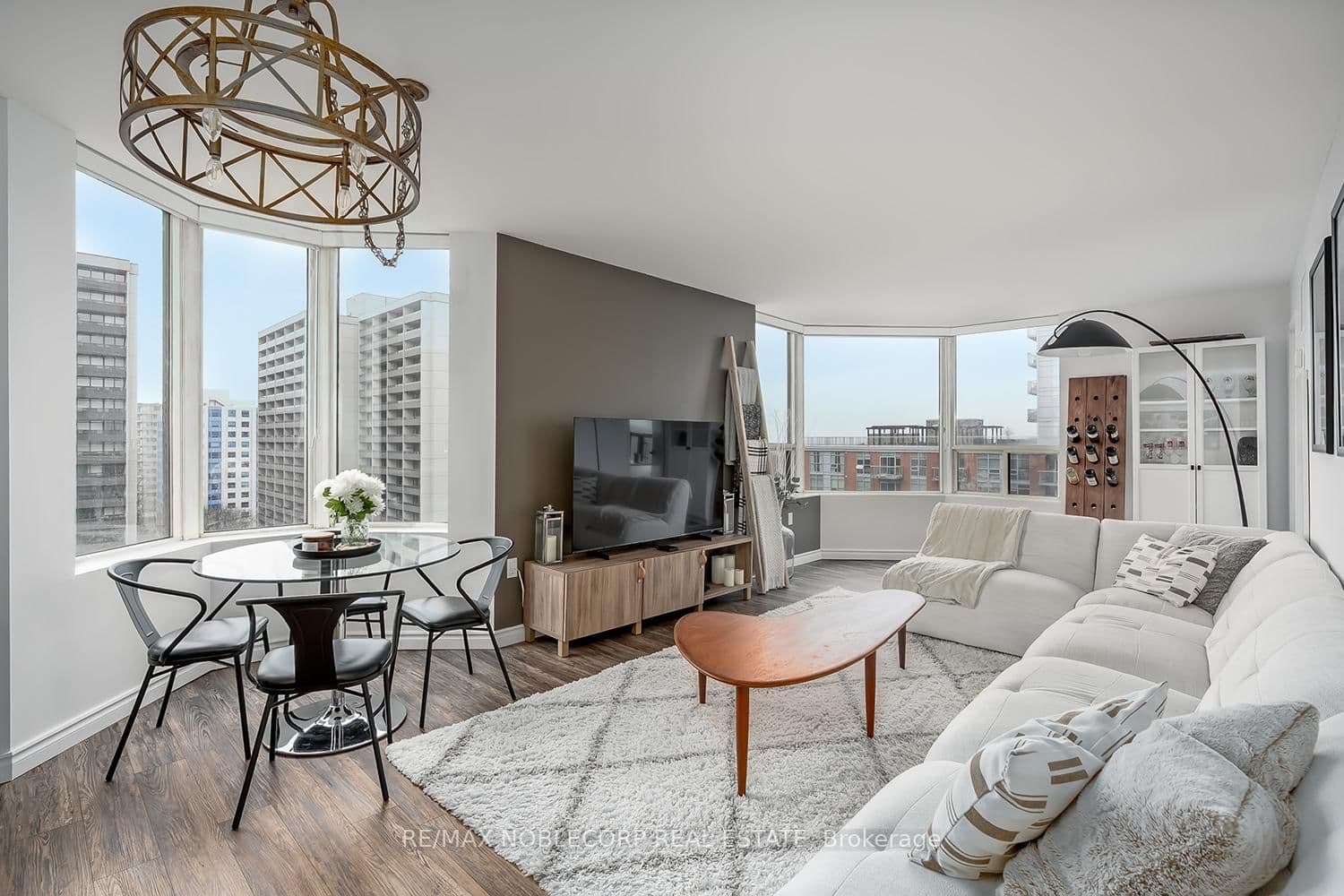 #1002 - 1270 Maple Crossing Boulevard