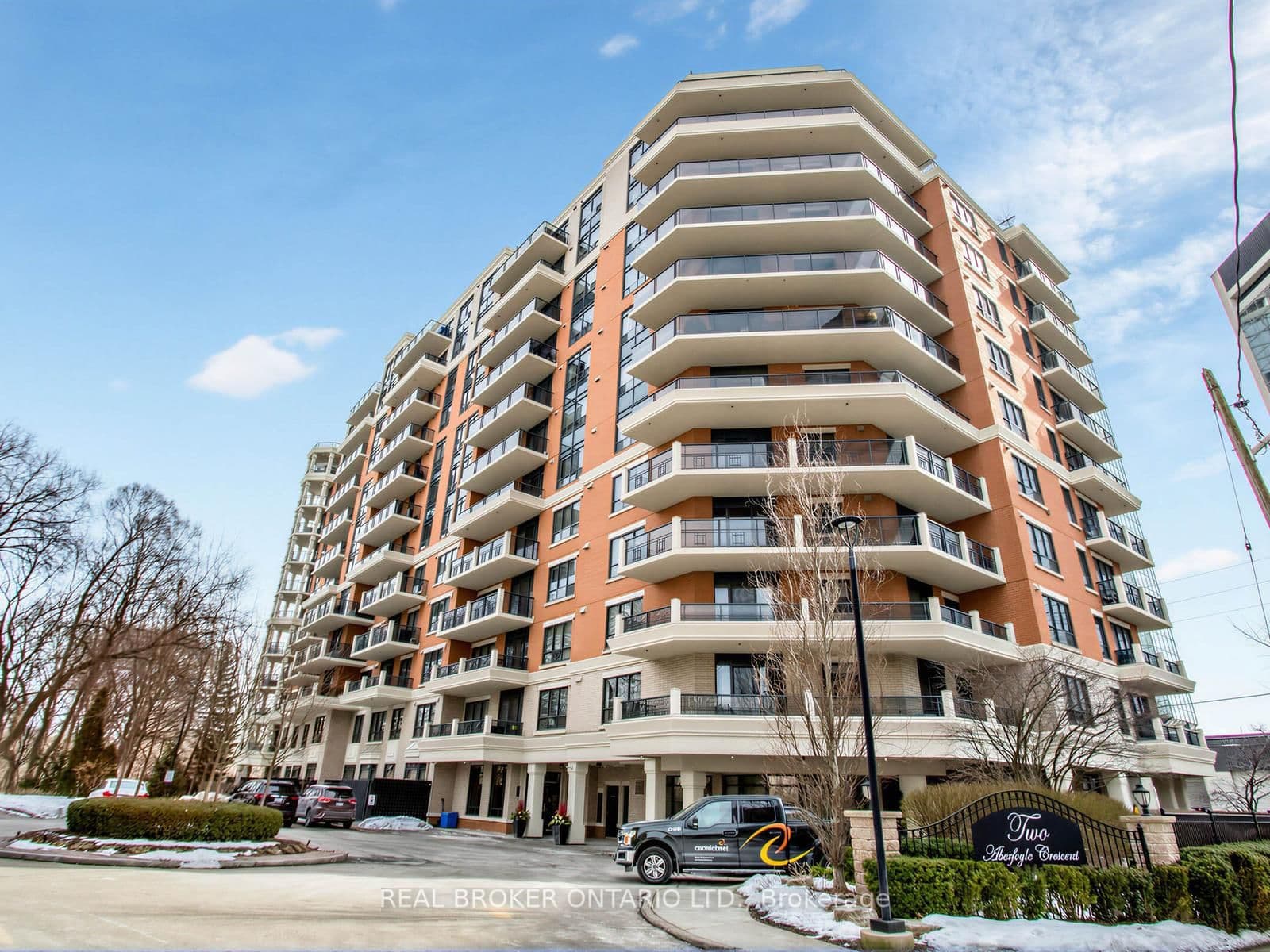 #502 - 2 Aberfoyle Crescent