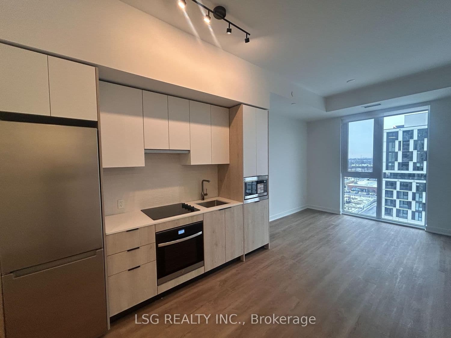 1007 the queensway, Unit 828