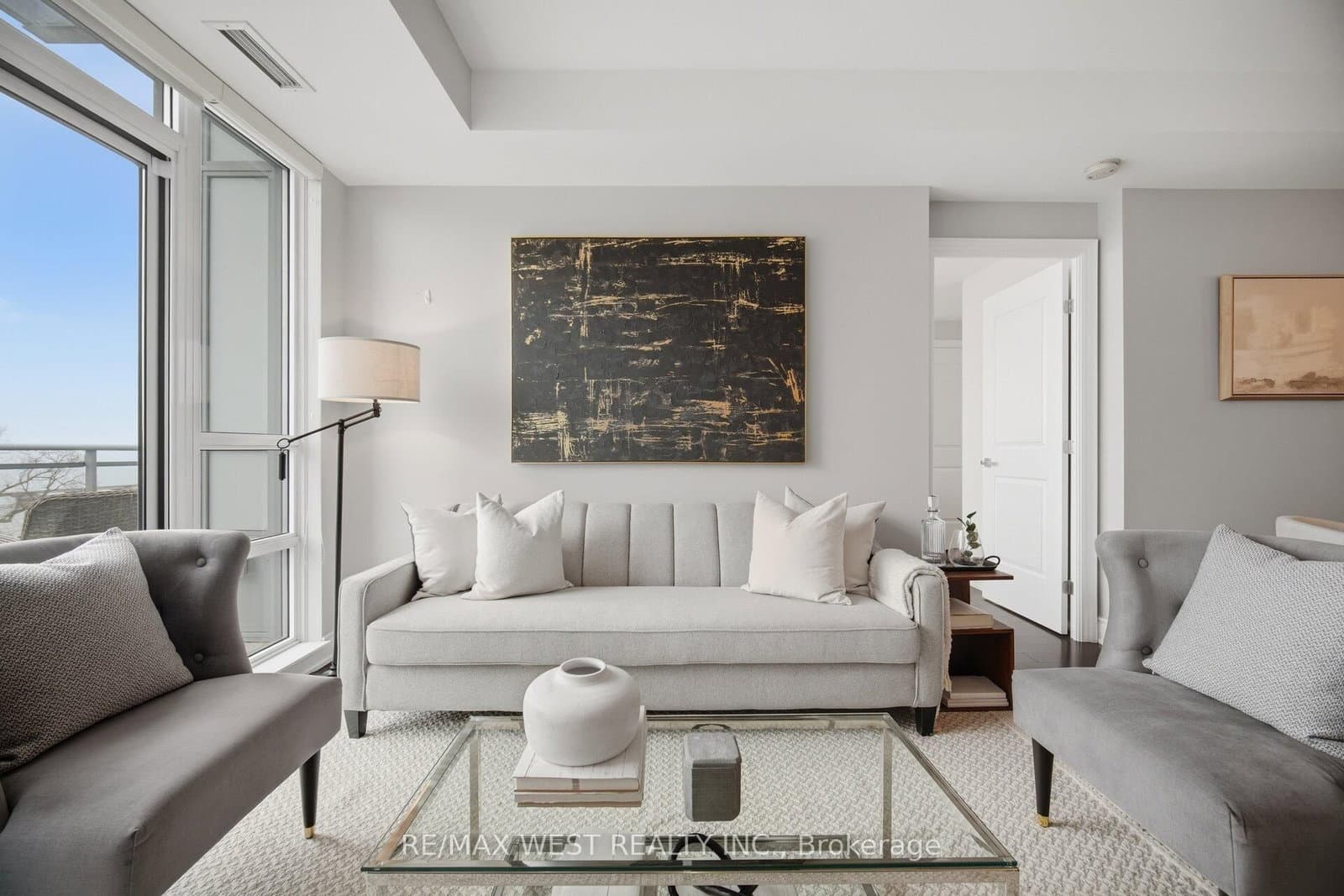 #825 - 3500 Lakeshore Road W