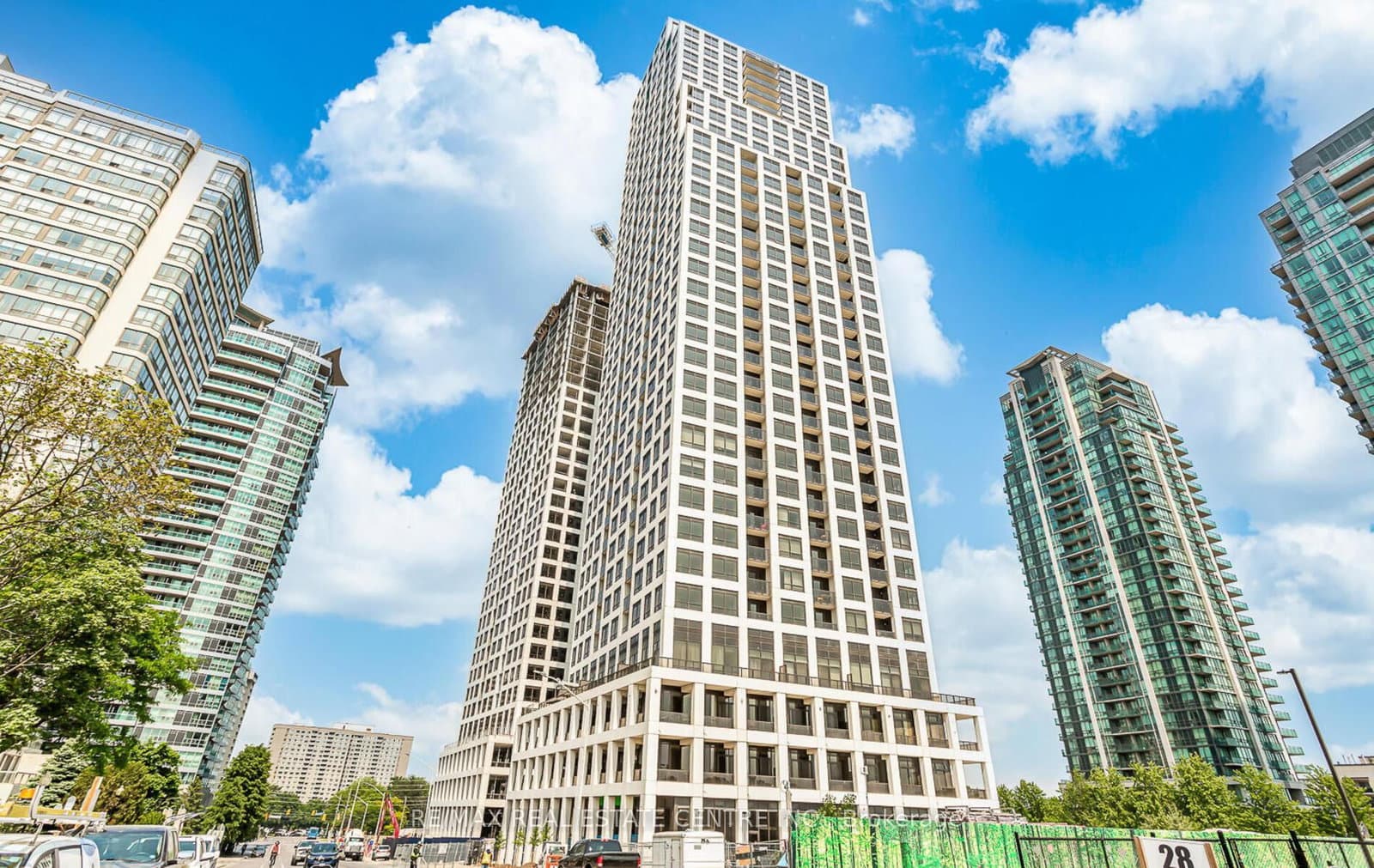 36 Elm Drive W, Unit 1610