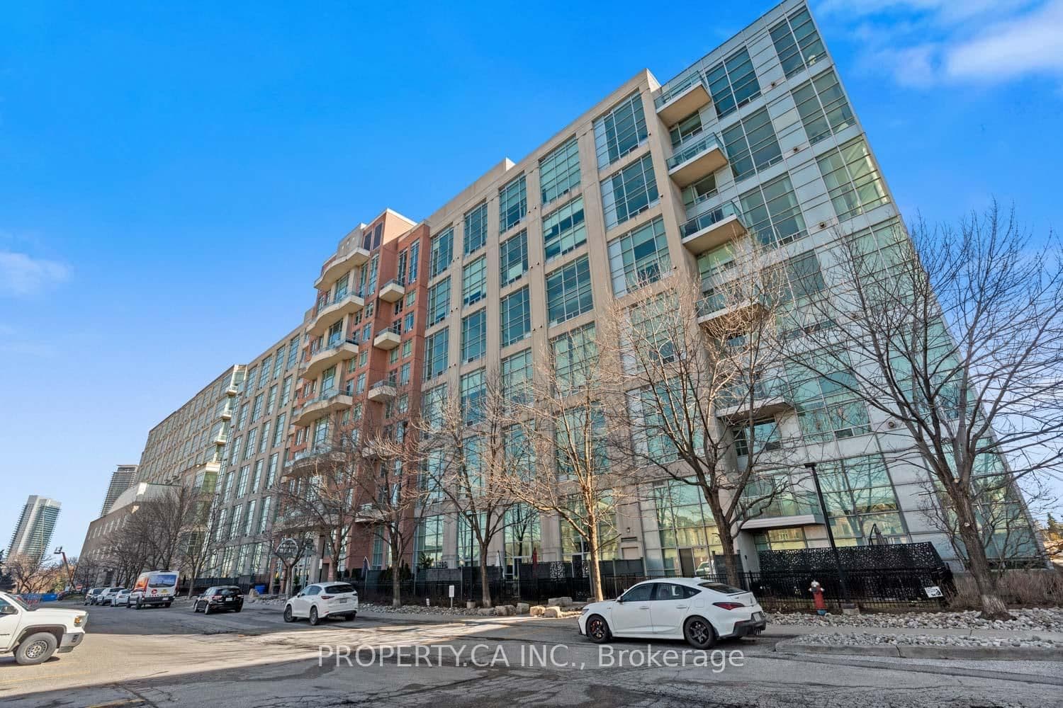 #421 - 200 Manitoba Street