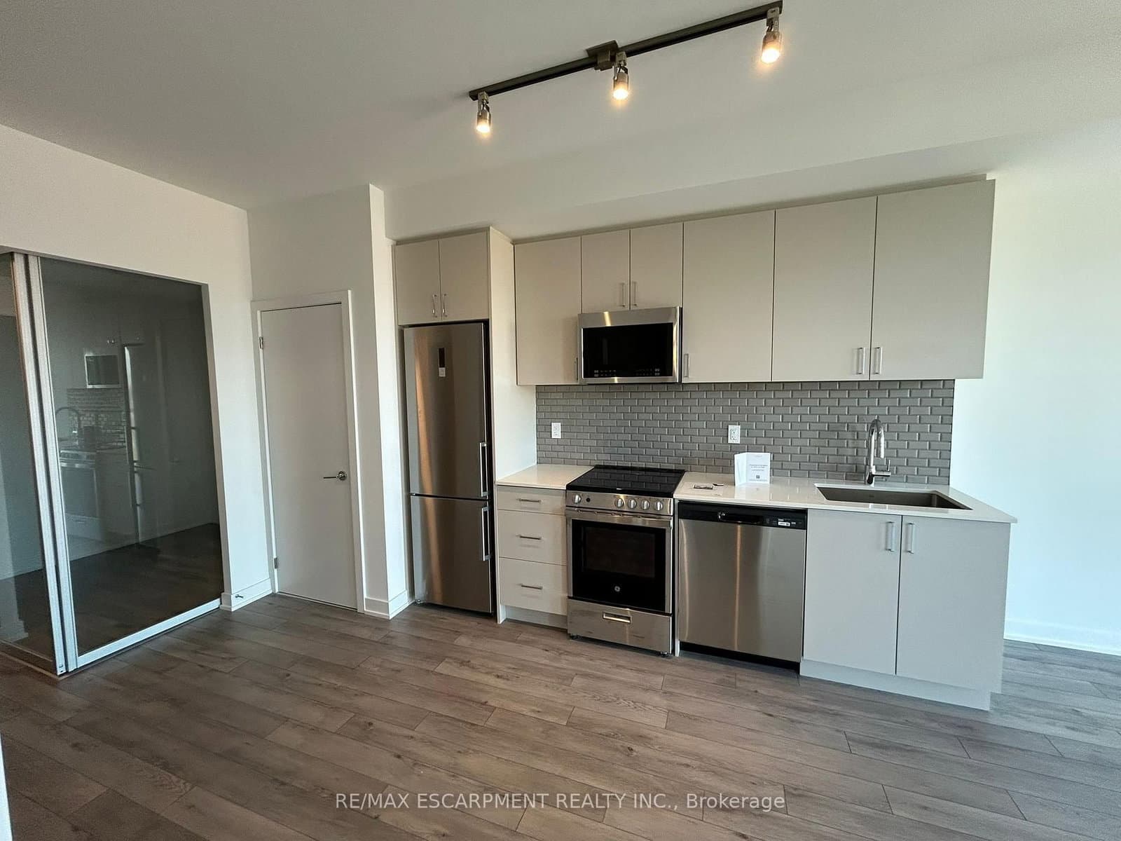 #333 - 1005 Dundas Street E