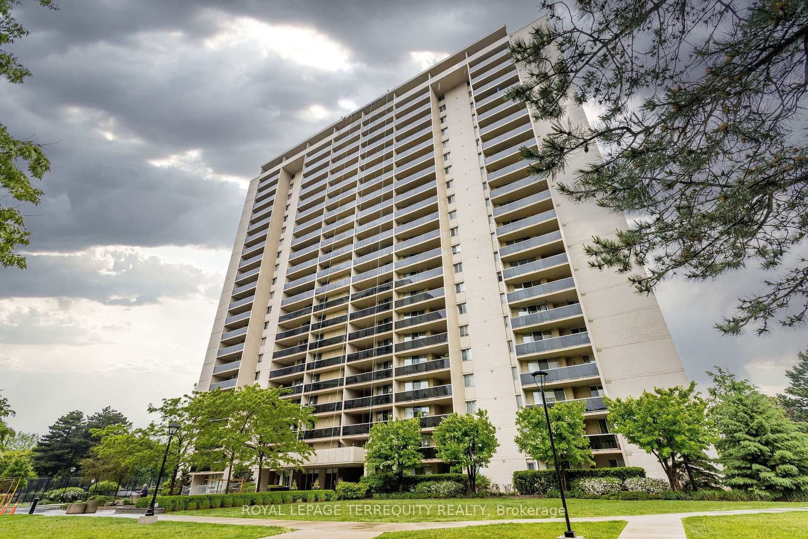 #1907 - 812 Burnhamthorpe Road