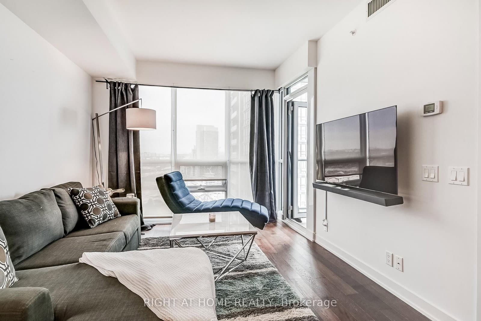 #2710 - 2212 Lake Shore Boulevard W