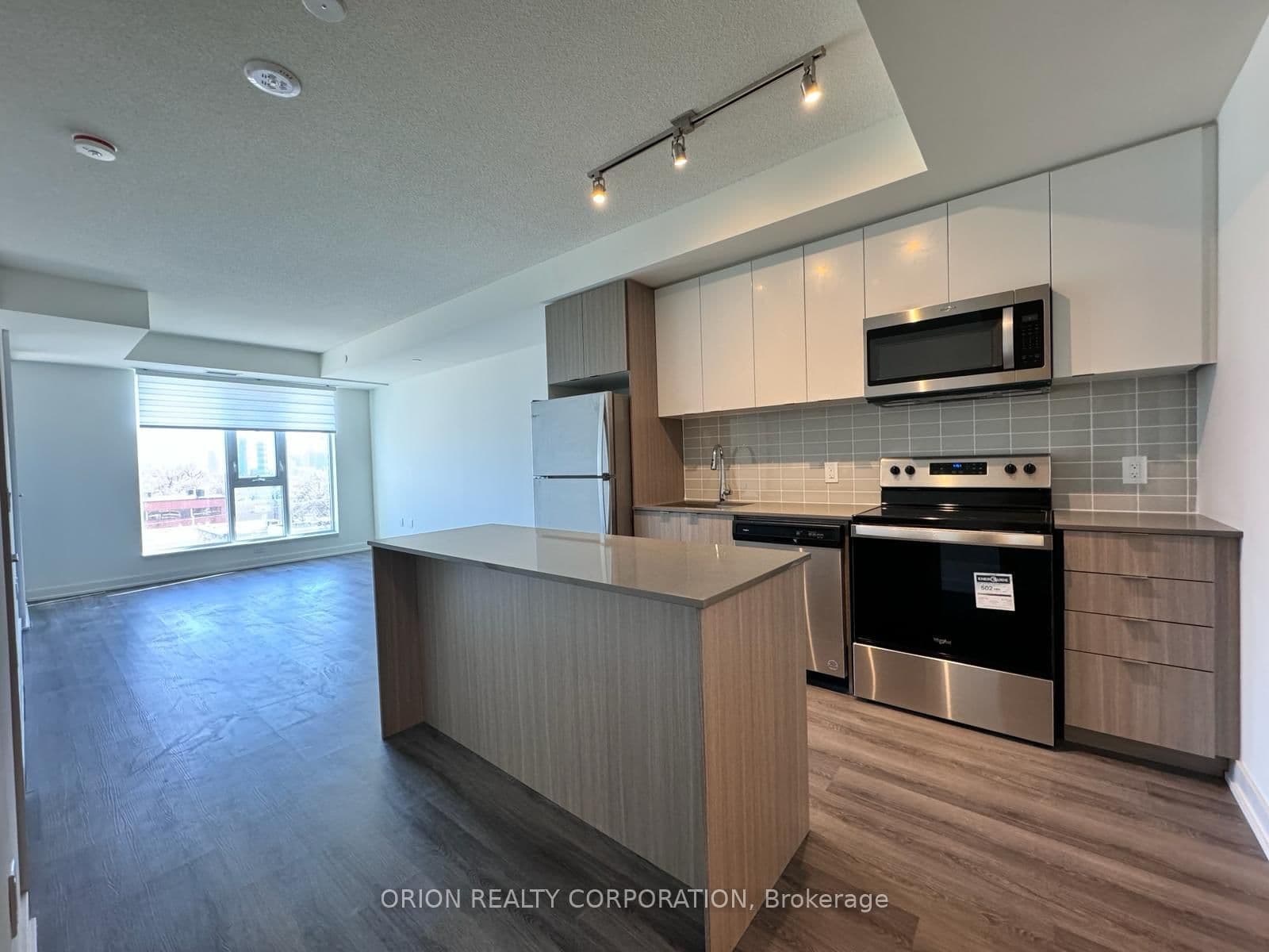 859 The Queensway, Unit 323