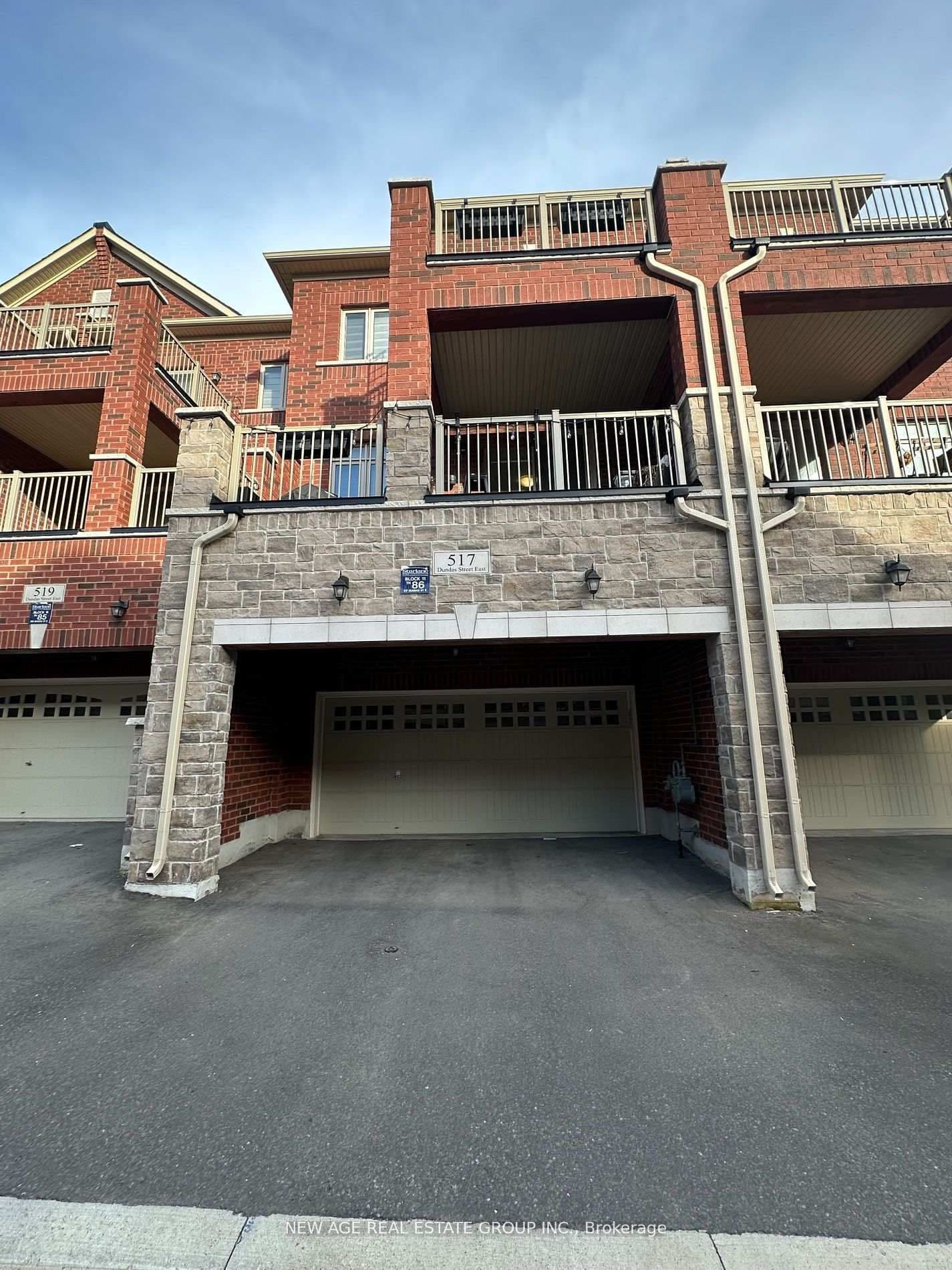 517 Dundas Street E